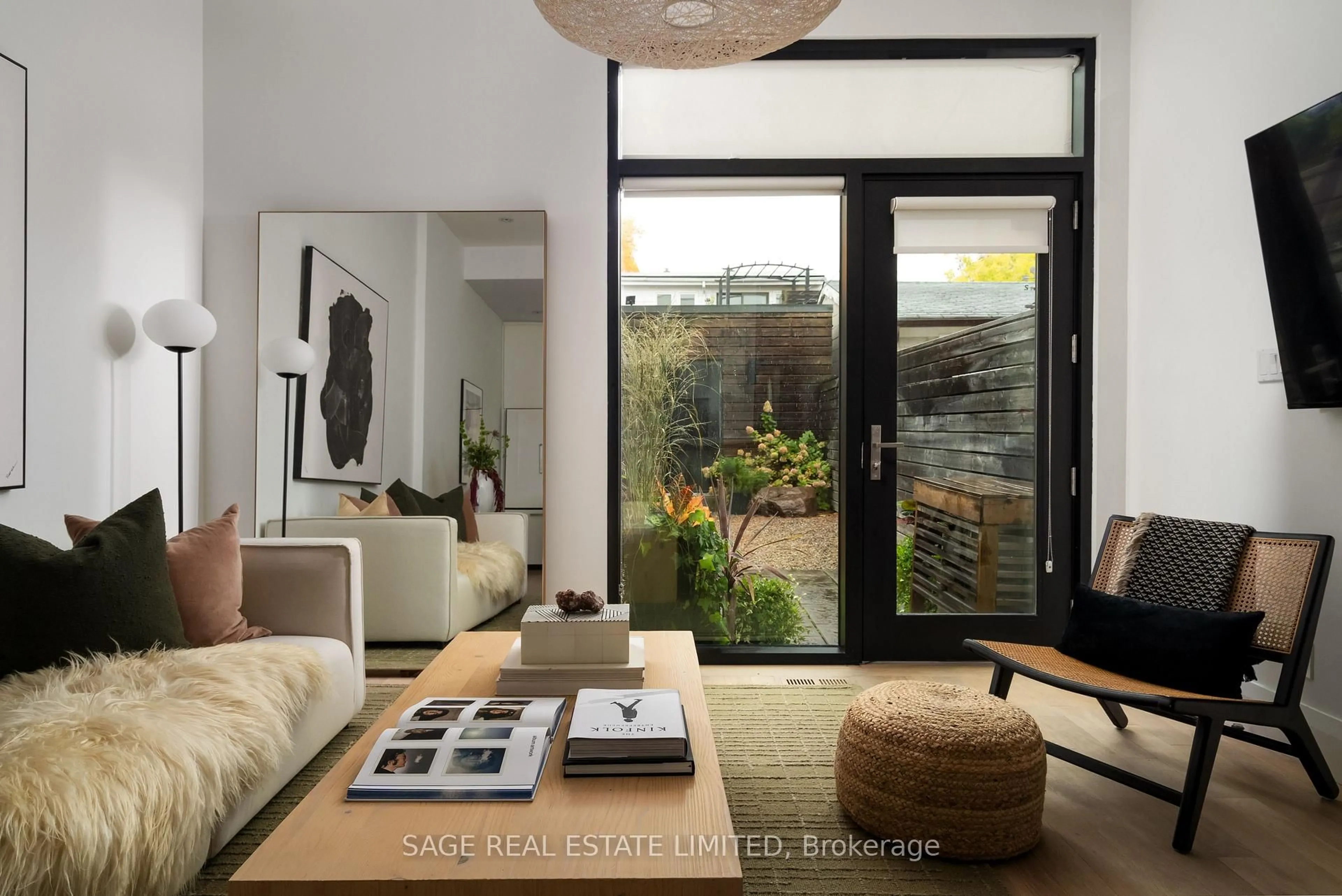 Living room with furniture, unknown for 110B Palmerston Ave, Toronto Ontario M6J 1J1