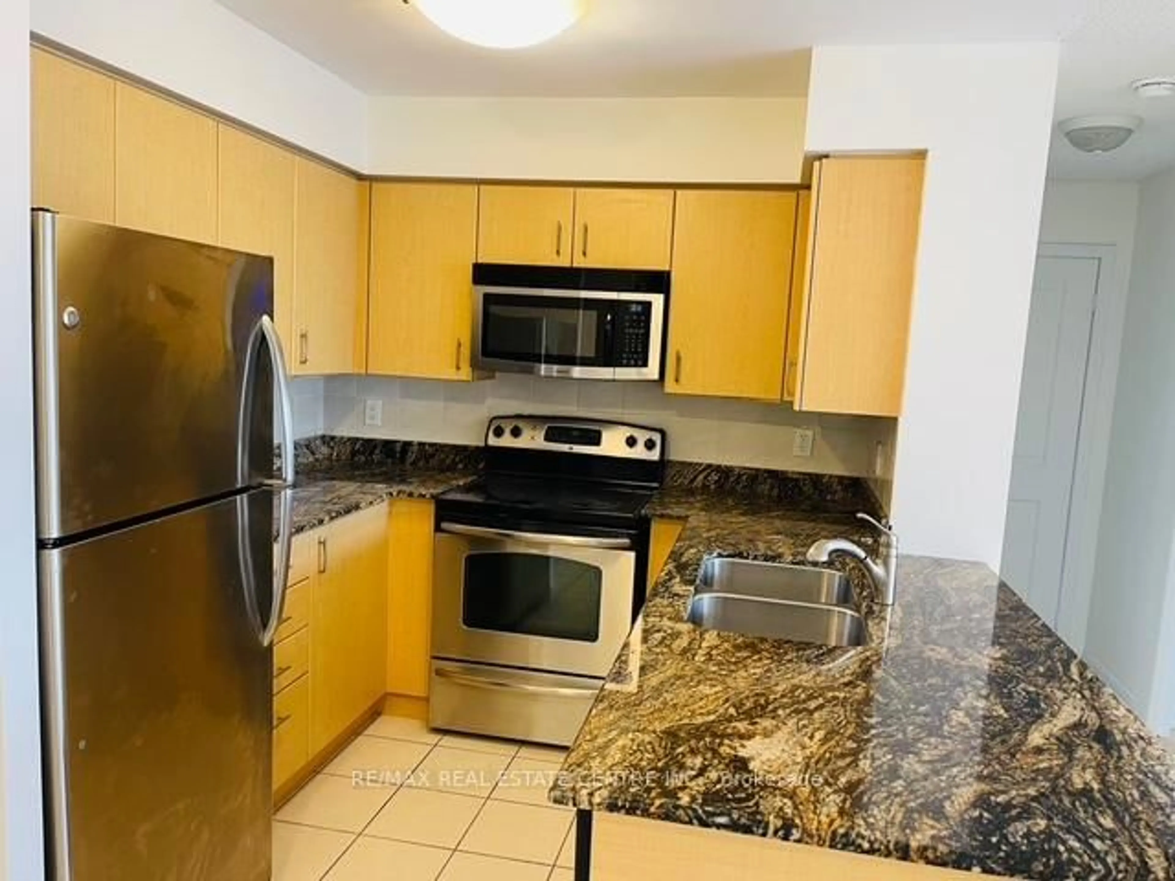 Standard kitchen, unknown for 4968 Yonge St #3303, Toronto Ontario M2N 7G9