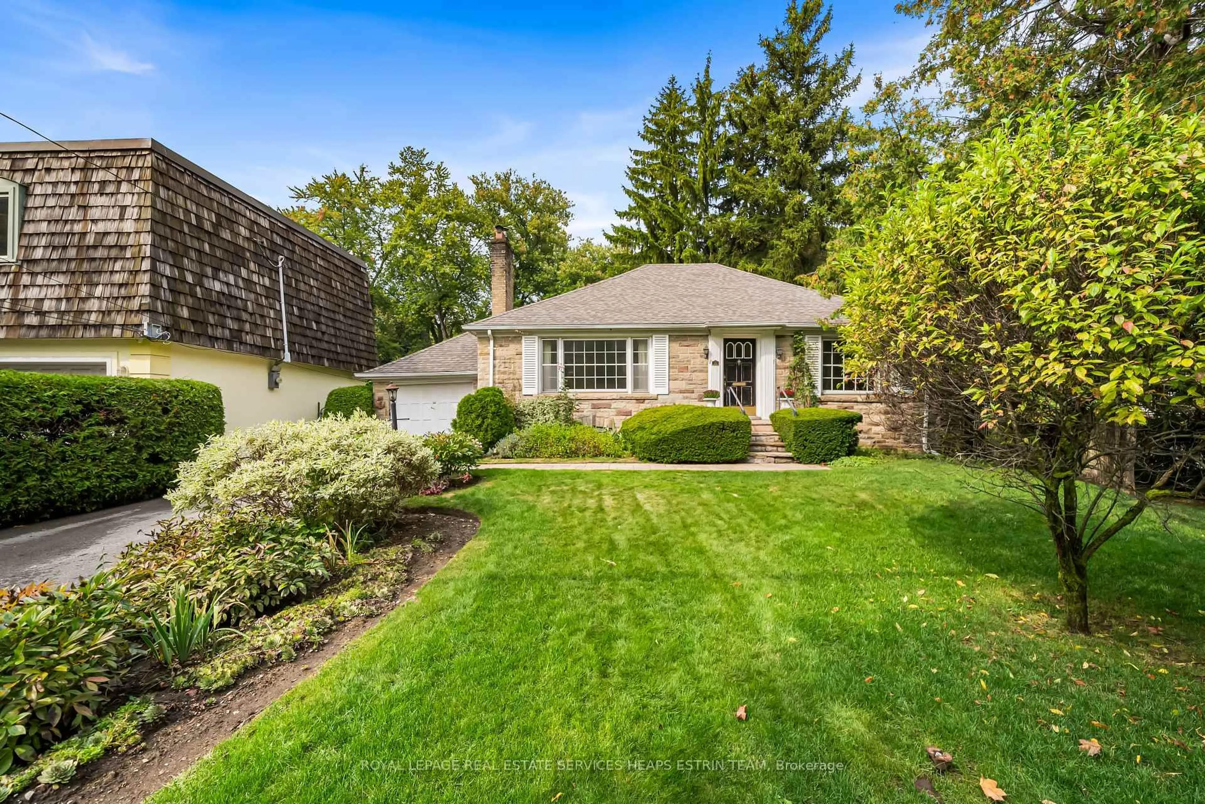 A pic from outside/outdoor area/front of a property/back of a property/a pic from drone, street for 50 Plymbridge Rd, Toronto Ontario M2P 1A3