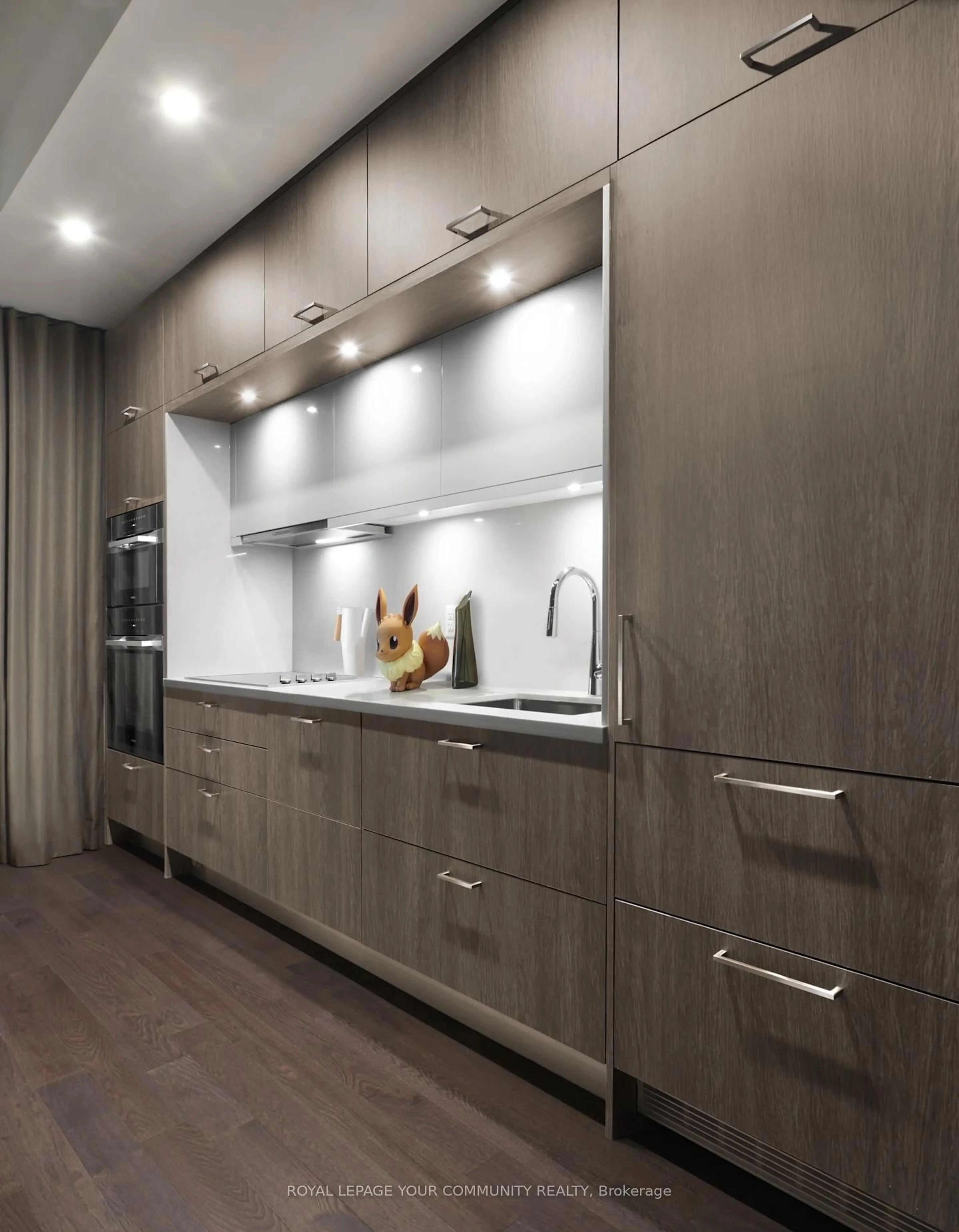 Contemporary kitchen, wood/laminate floor for 480 Front St #501, Toronto Ontario M5V 0V5