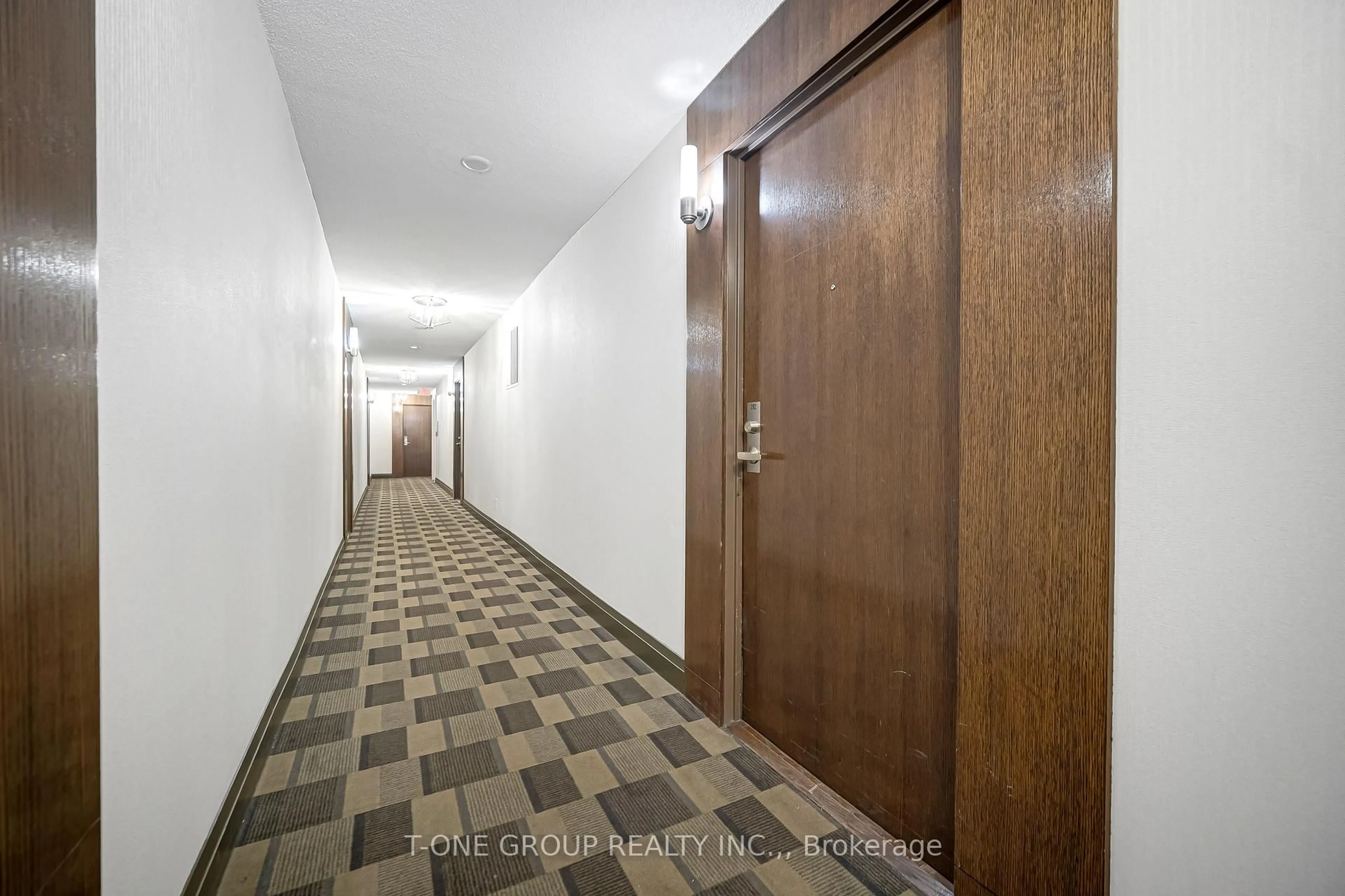 Indoor foyer for 35 Hollywood Ave #2112, Toronto Ontario M2N 0A9