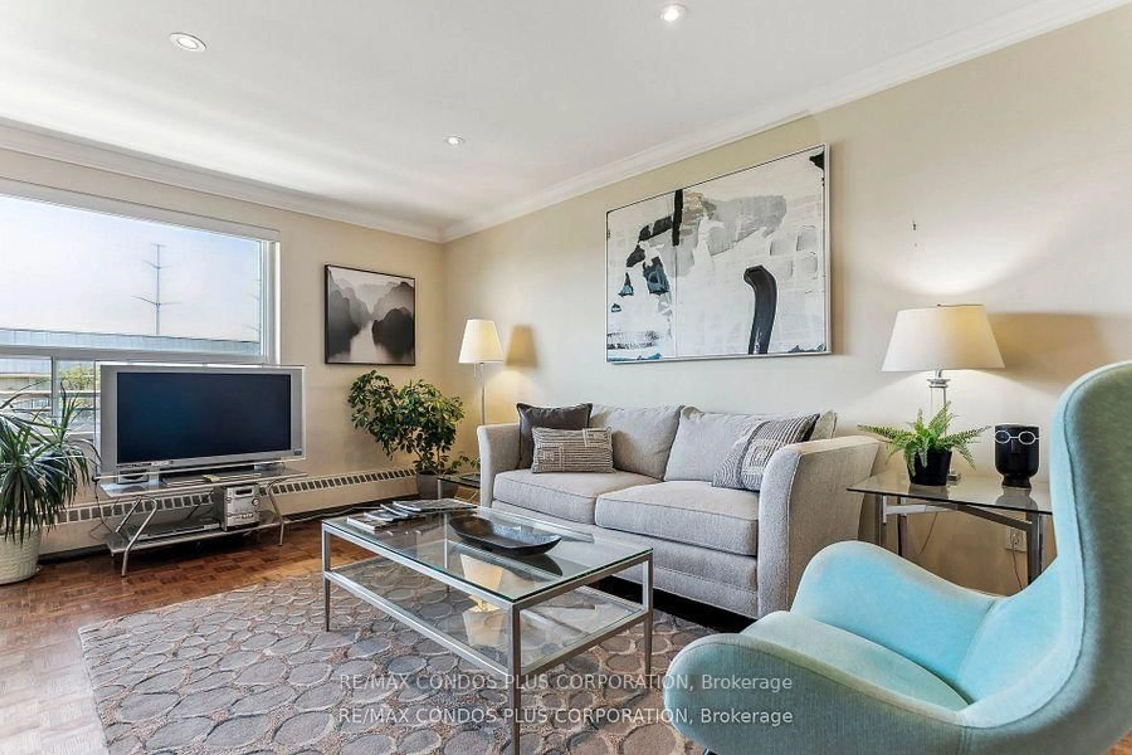 Living room with furniture, unknown for 71 Jonesville Cres #409, Toronto Ontario M4A 1H1