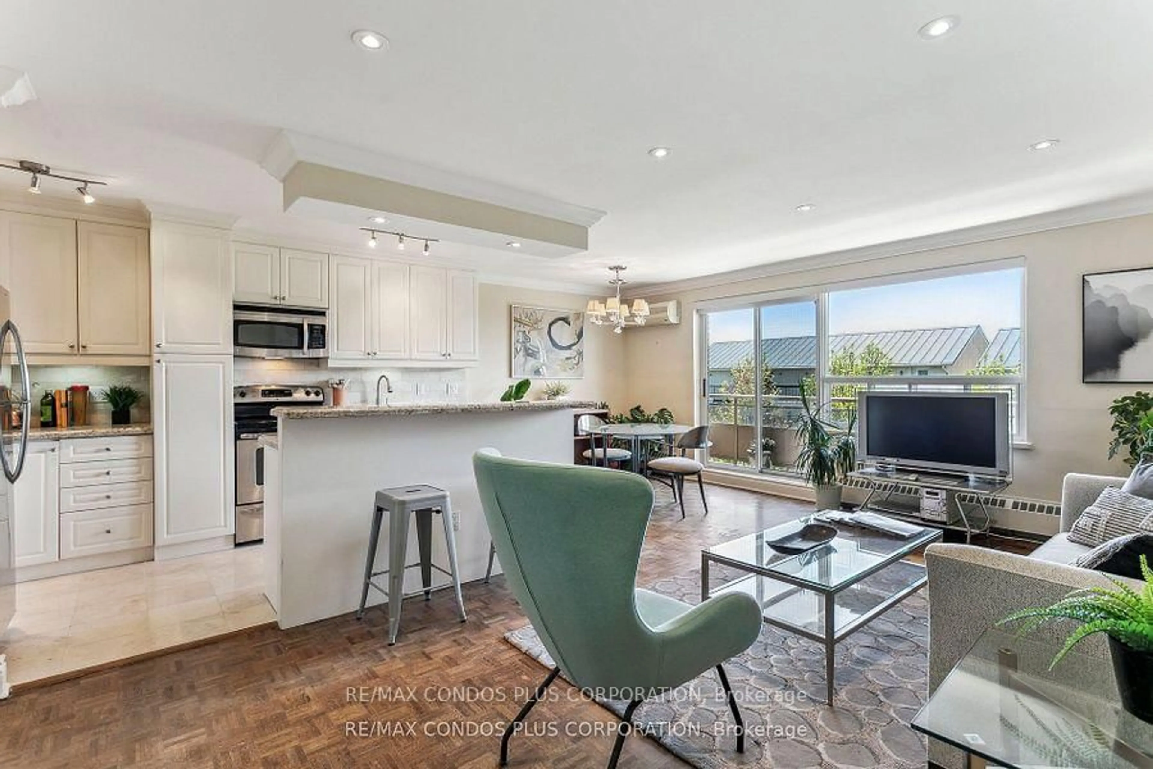 Open concept kitchen, ceramic/tile floor for 71 Jonesville Cres #409, Toronto Ontario M4A 1H1