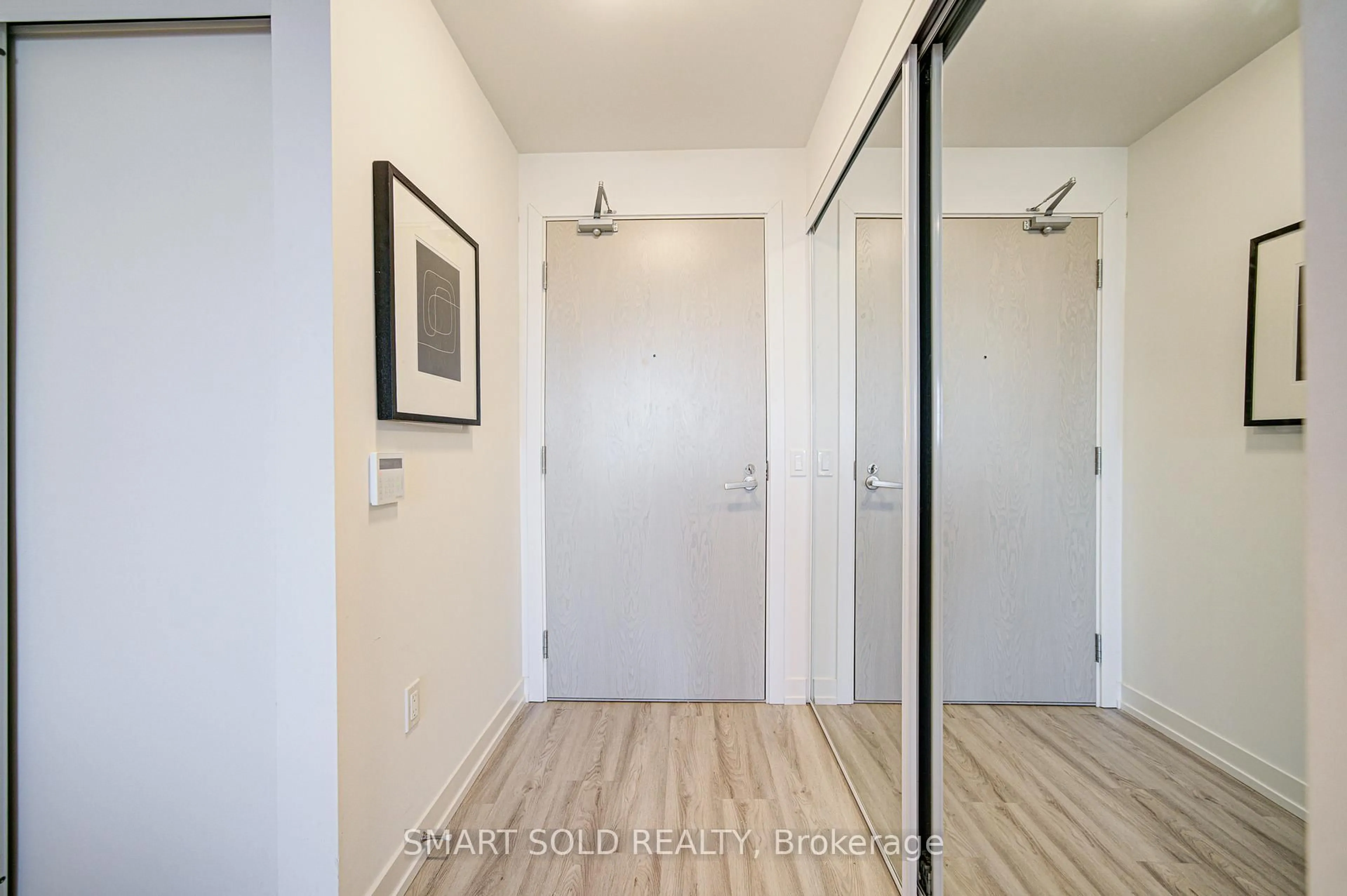 Indoor entryway for 55 Cooper St #5802, Toronto Ontario M5E 0G1