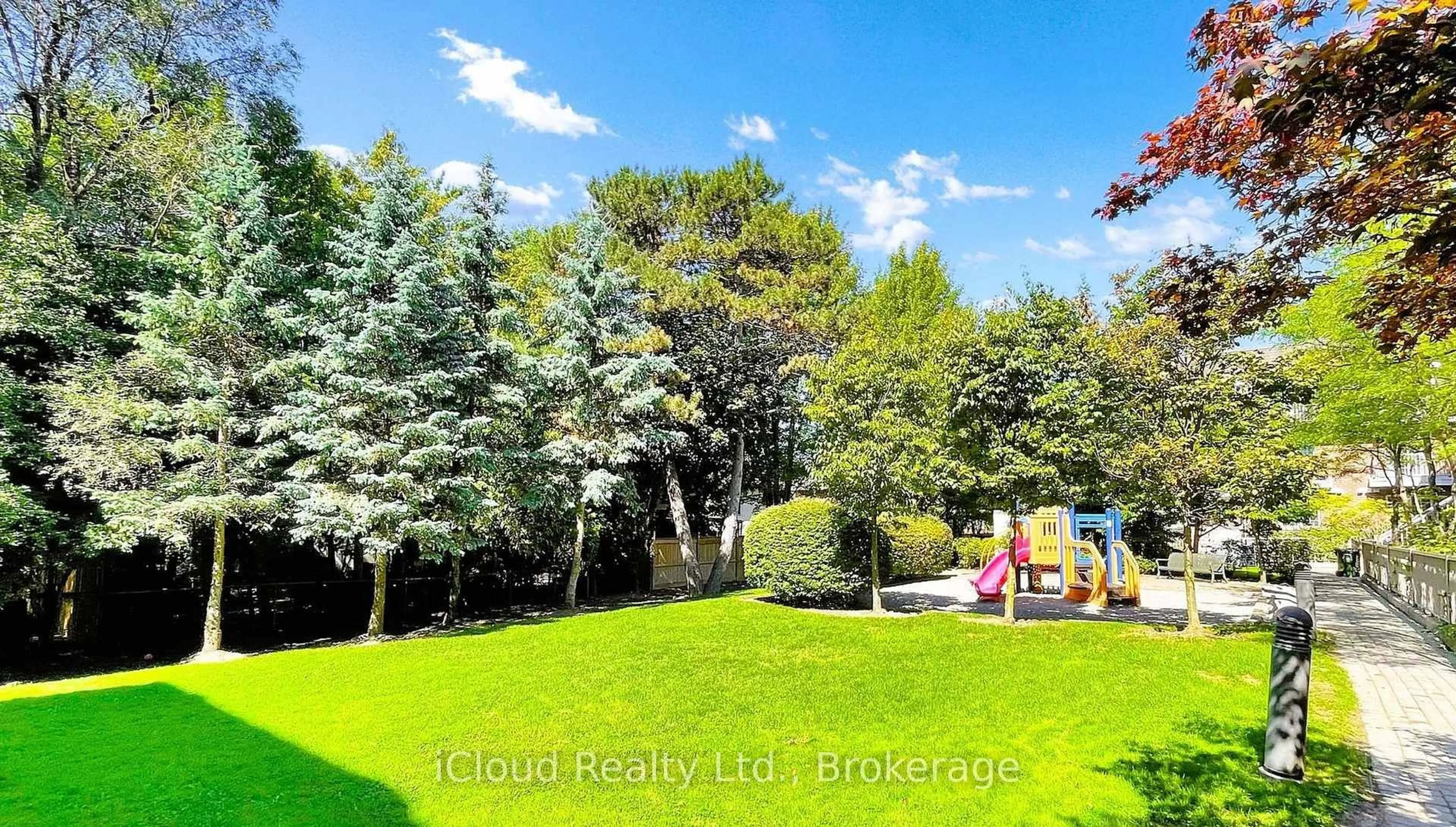 A pic from outside/outdoor area/front of a property/back of a property/a pic from drone, forest/trees view for 285 Antibes Dr #11, Toronto Ontario M2R 3X9