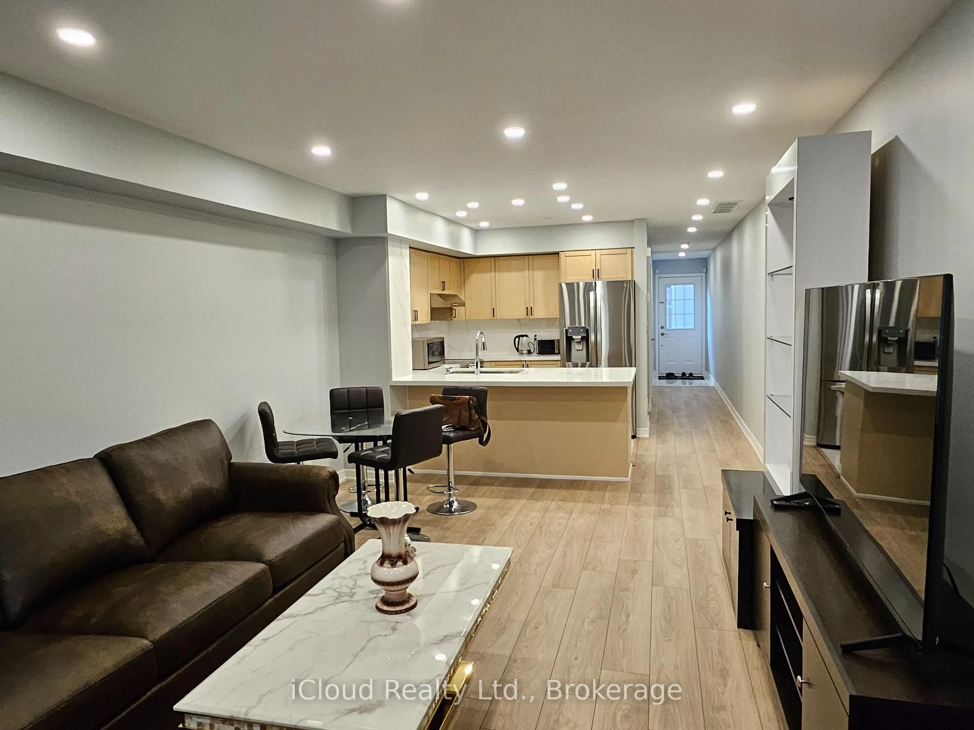 Living room with furniture, unknown for 285 Antibes Dr #11, Toronto Ontario M2R 3X9