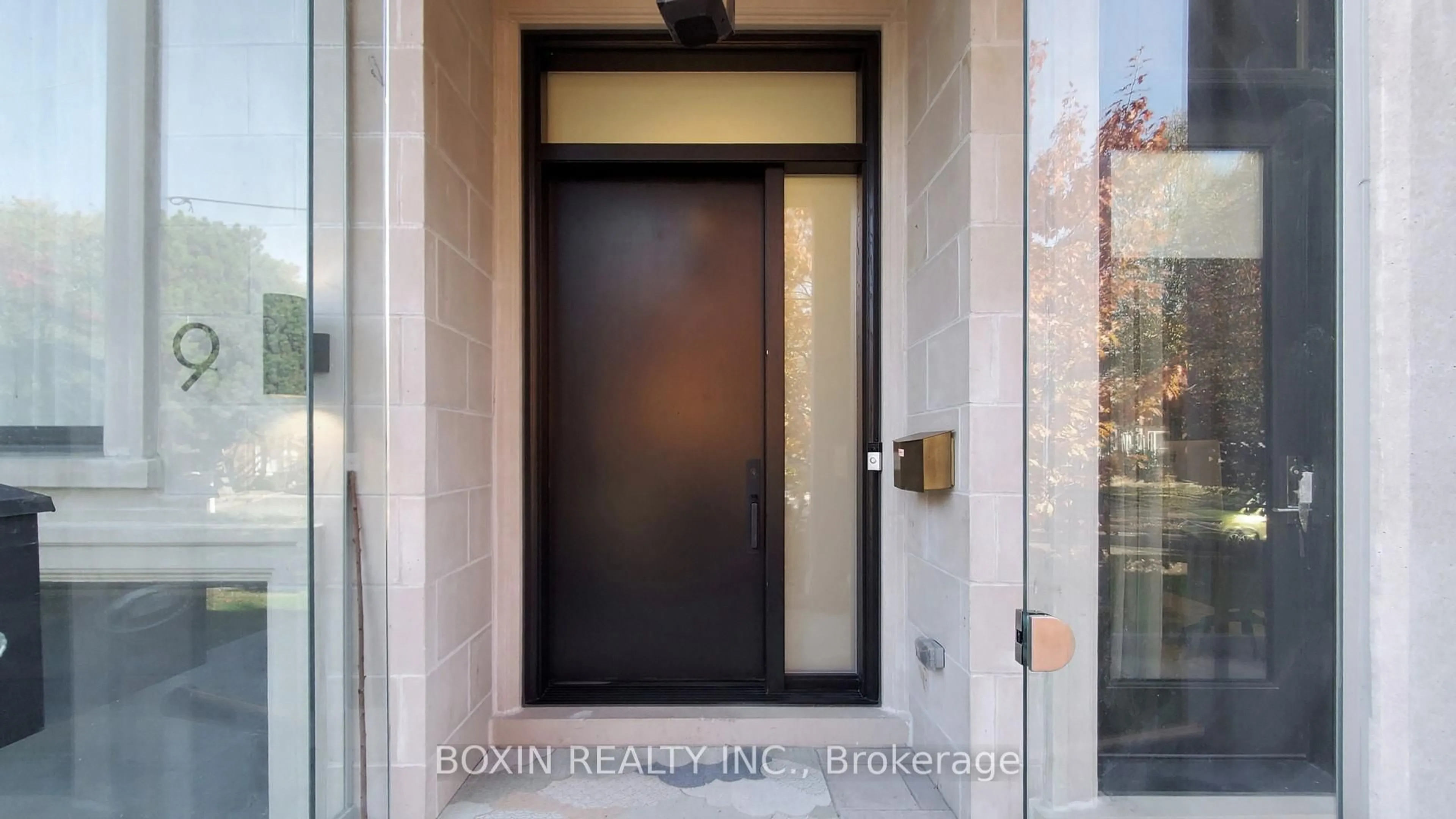 Indoor entryway for 9 Shelborne Ave, Toronto Ontario M5N 1Y8