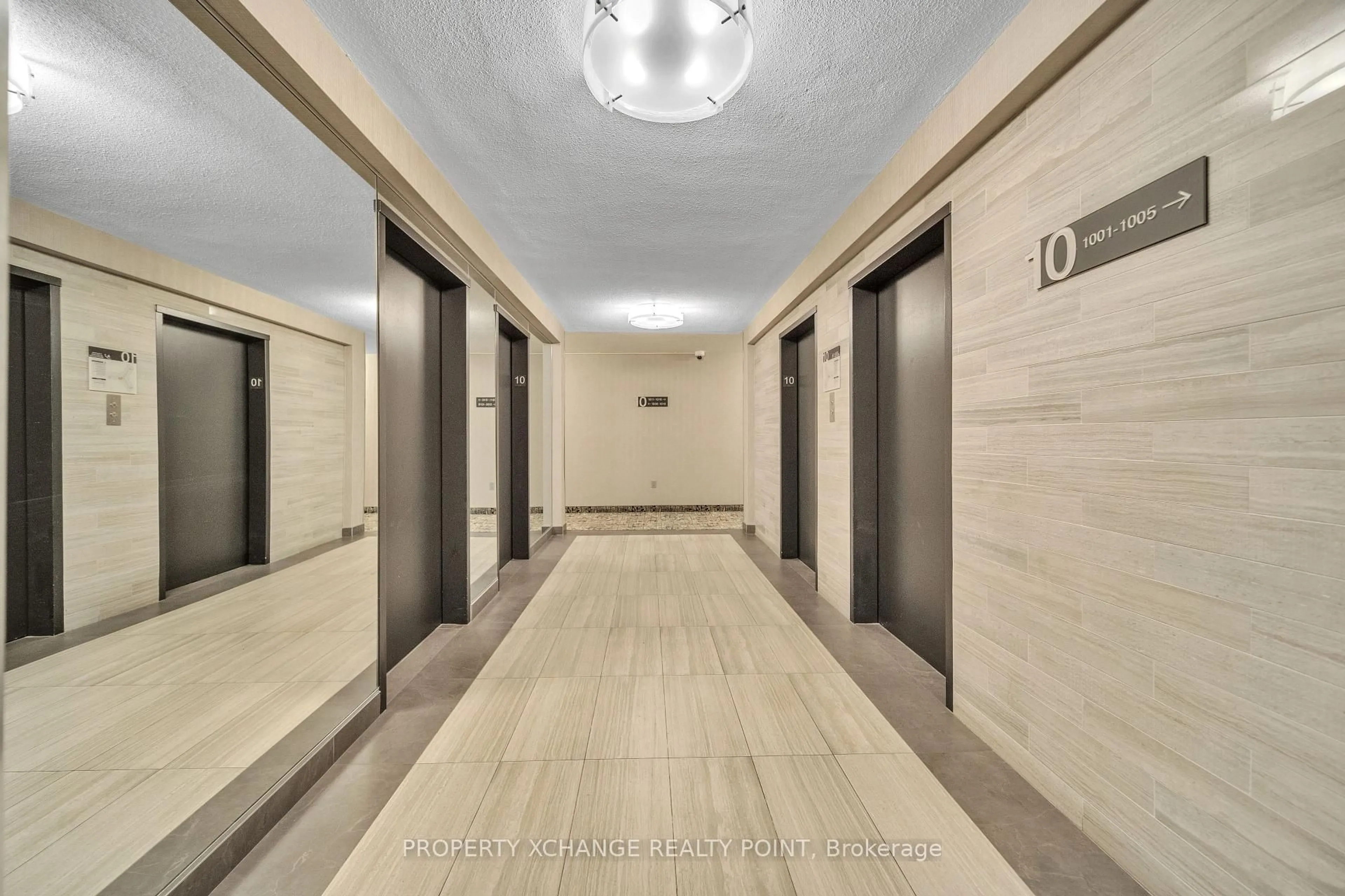 Indoor foyer for 15 Vicora Link Way #1004, Toronto Ontario M3C 1A8