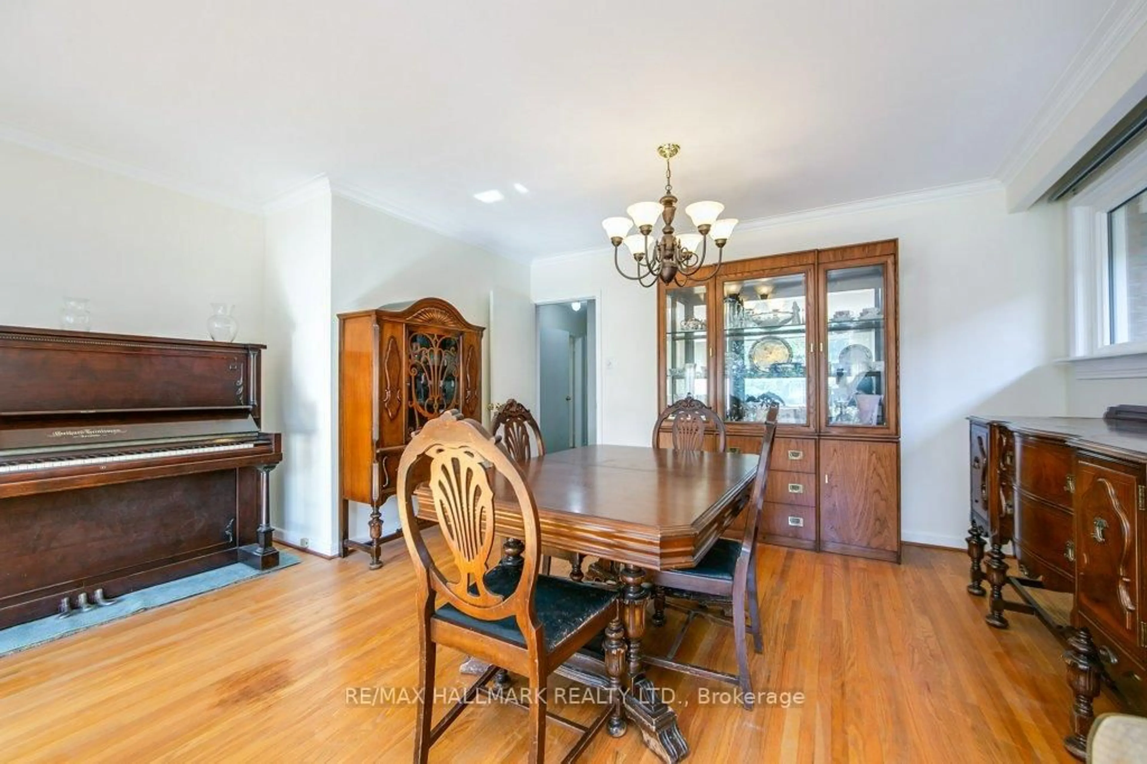 Dining room, wood/laminate floor for 94 Broadlands Blvd, Toronto Ontario M3A 1J7