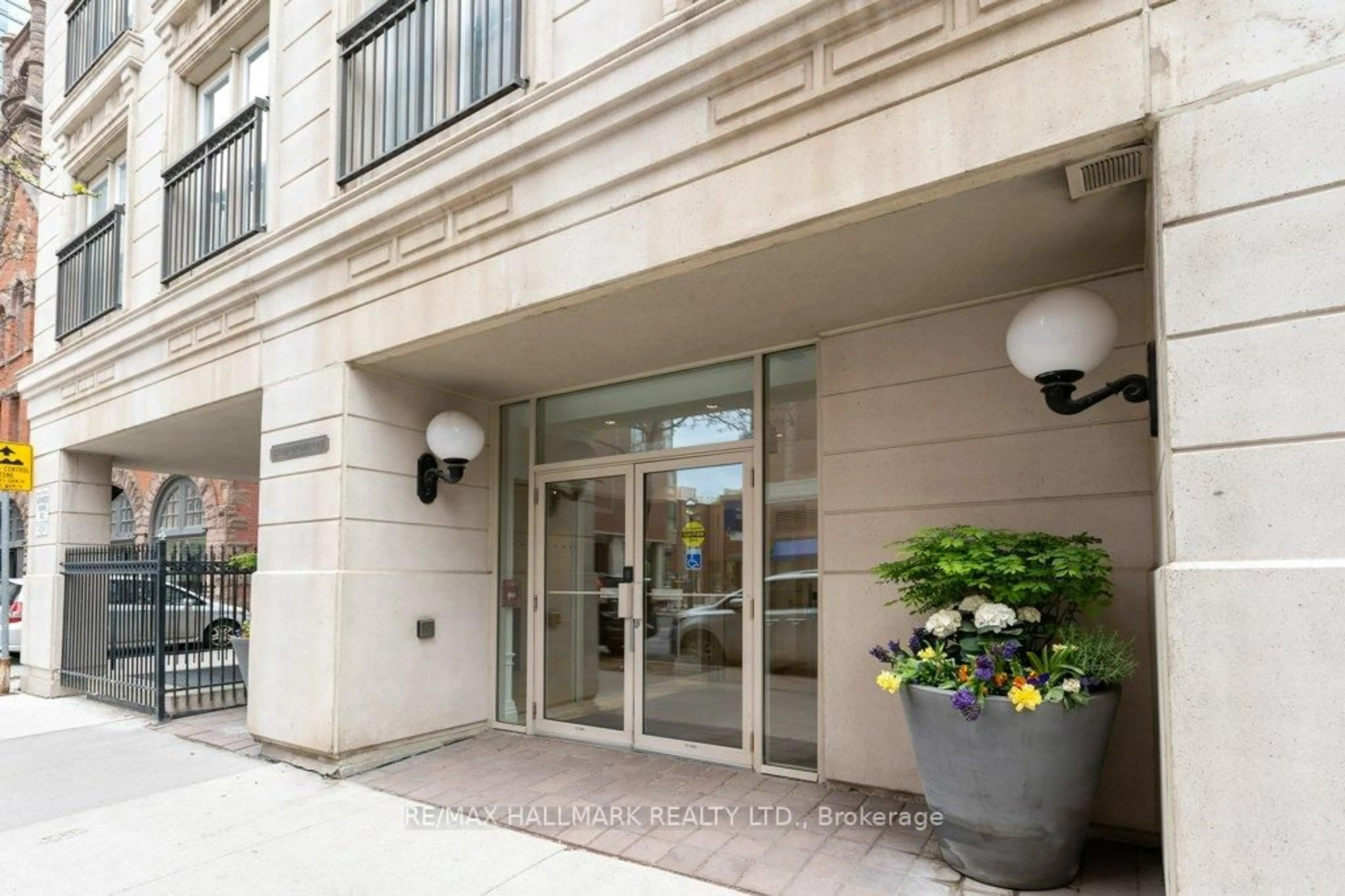 Indoor foyer for 120 Lombard St #701, Toronto Ontario M5C 3H5