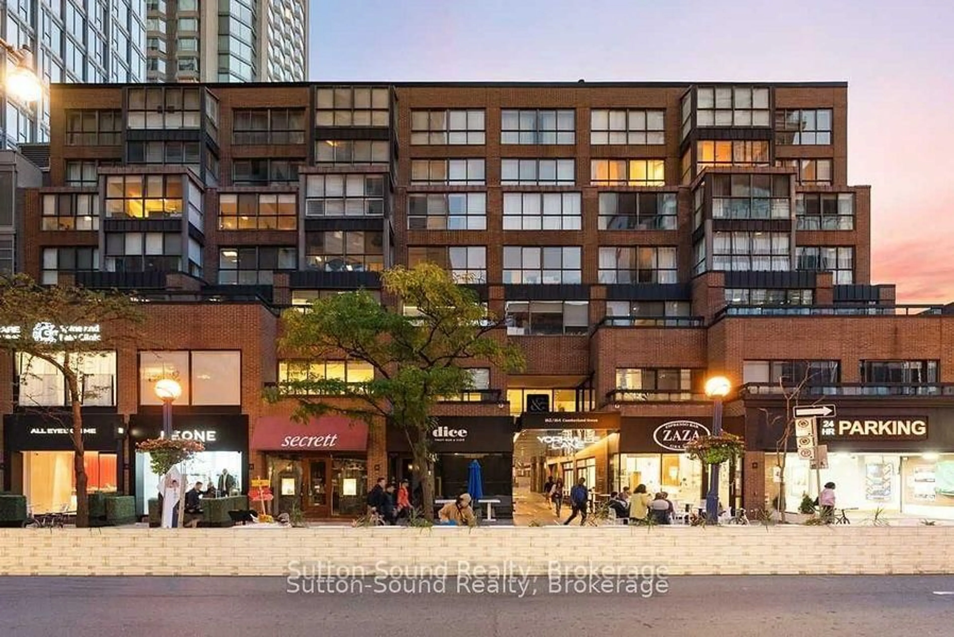 Patio, building for 164 Cumberland St #606, Toronto Ontario M5R 1A8