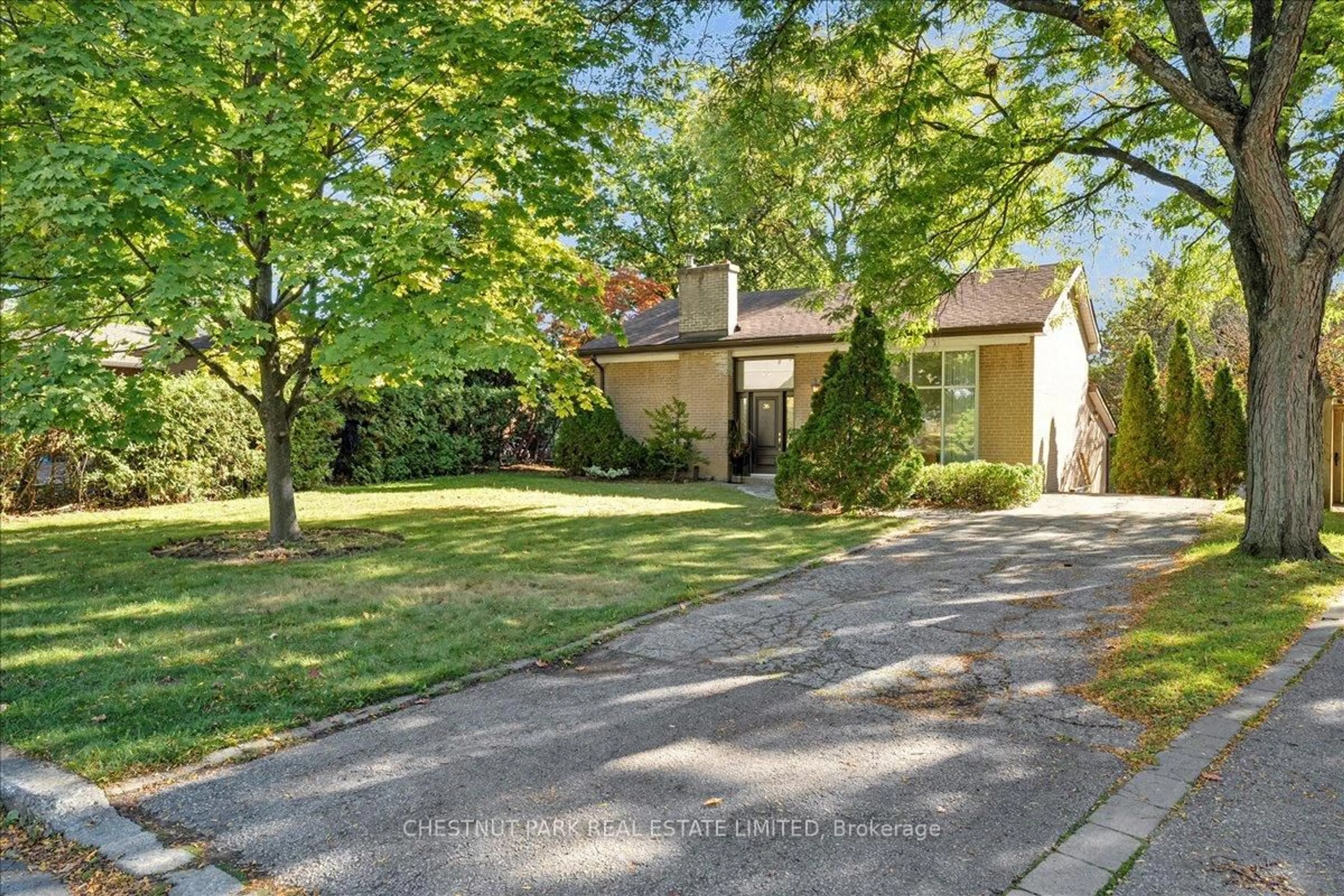 A pic from outside/outdoor area/front of a property/back of a property/a pic from drone, street for 36 Tangmere Rd, Toronto Ontario M3B 2N3