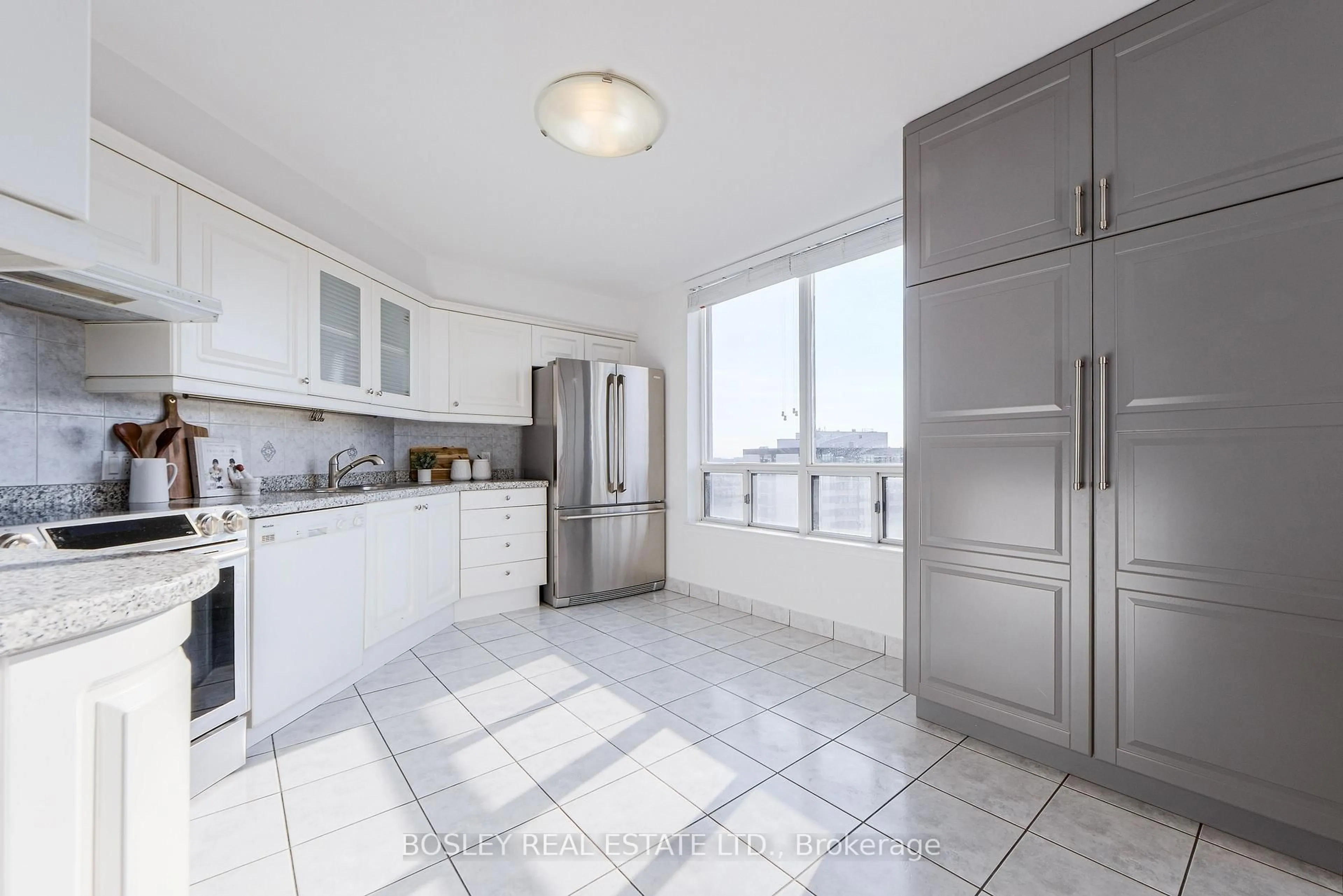 Unknown for 1131 Steeles Ave #1511, Toronto Ontario M2R 3W8