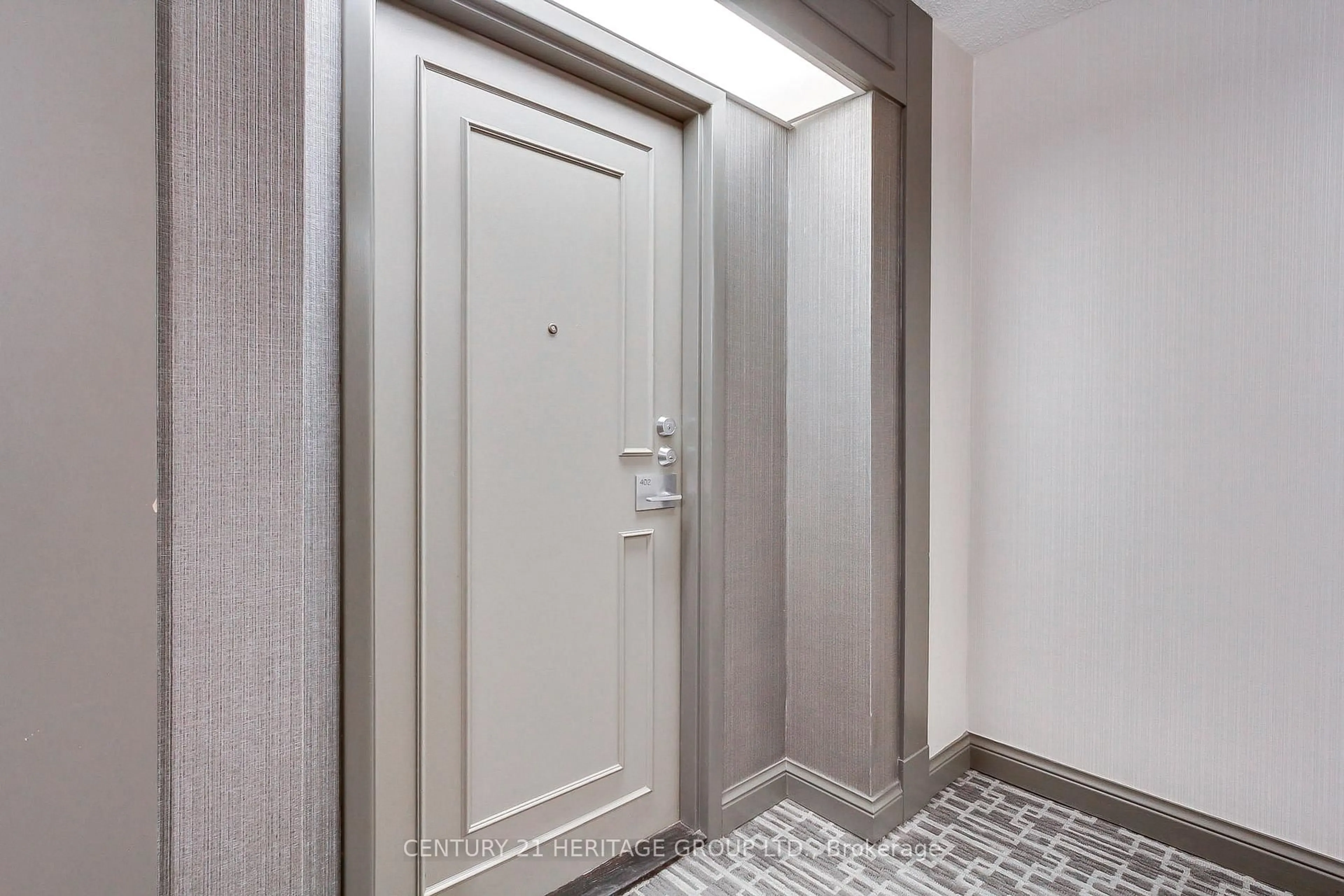 Indoor foyer for 75 Wynford Heights Cres #402, Toronto Ontario M3C 3H9