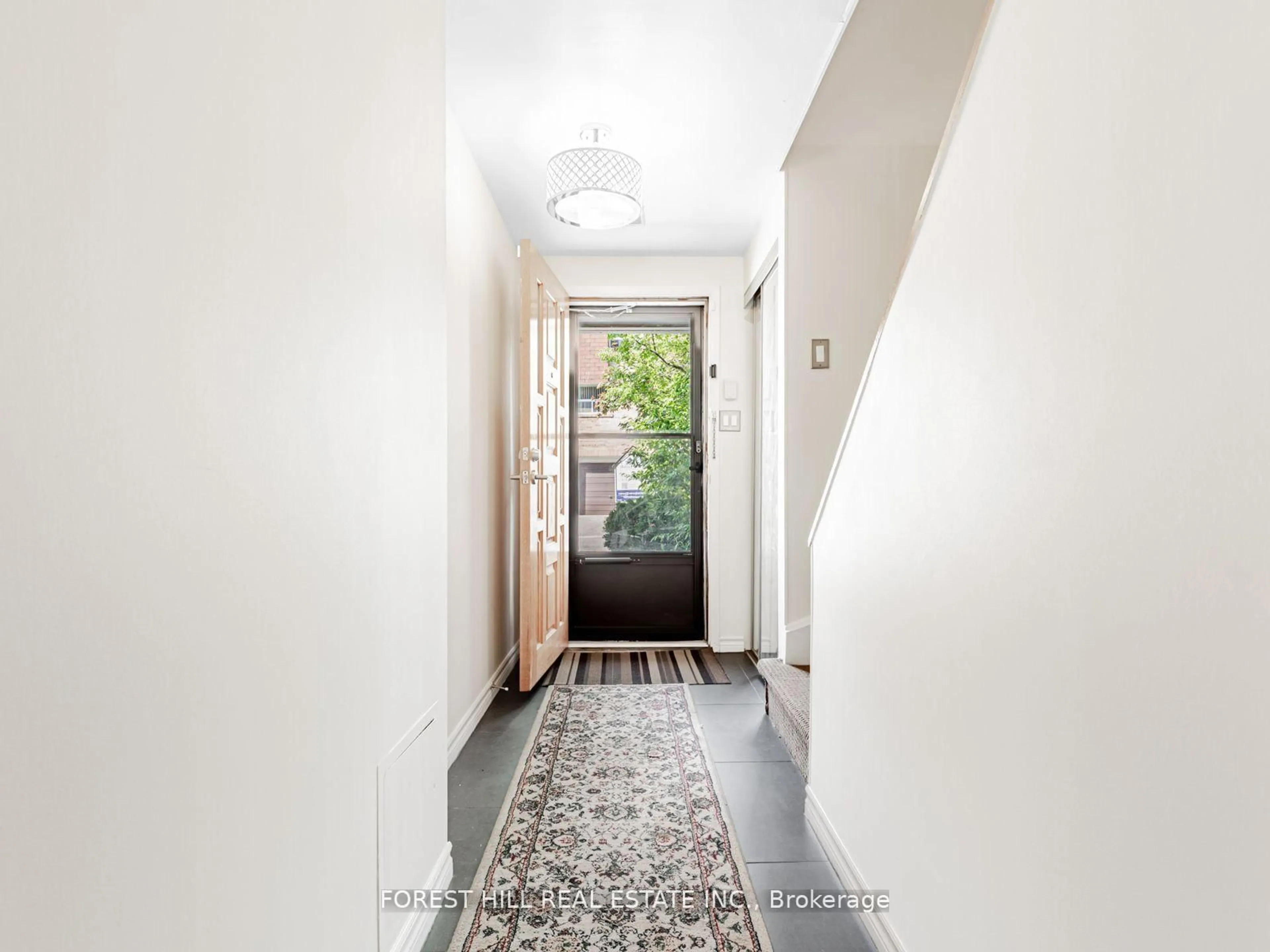 Indoor entryway for 86 Village Greenway, Toronto Ontario M2J 1K8