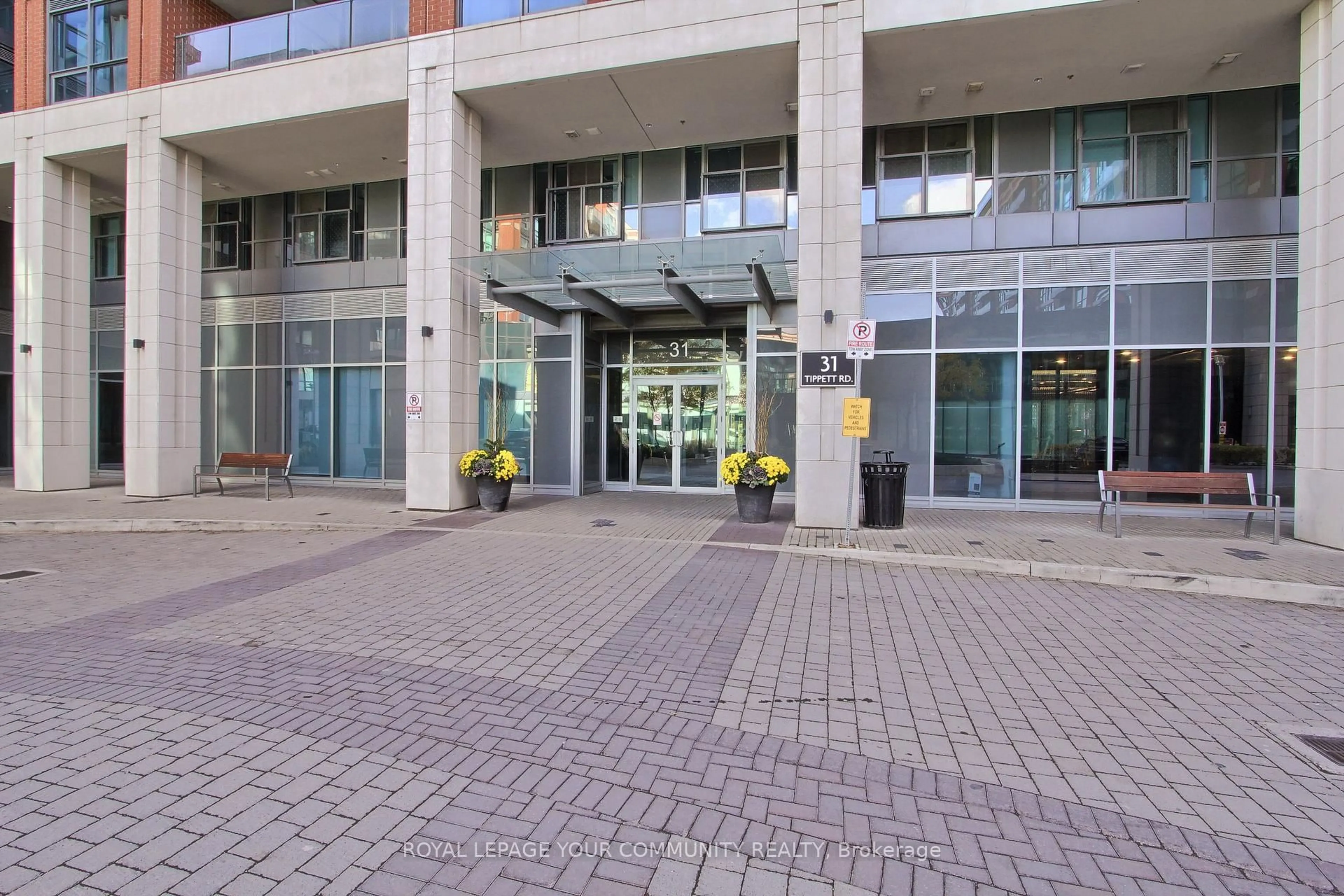 Unknown for 31 Tippett Rd #1608, Toronto Ontario M3H 0C8