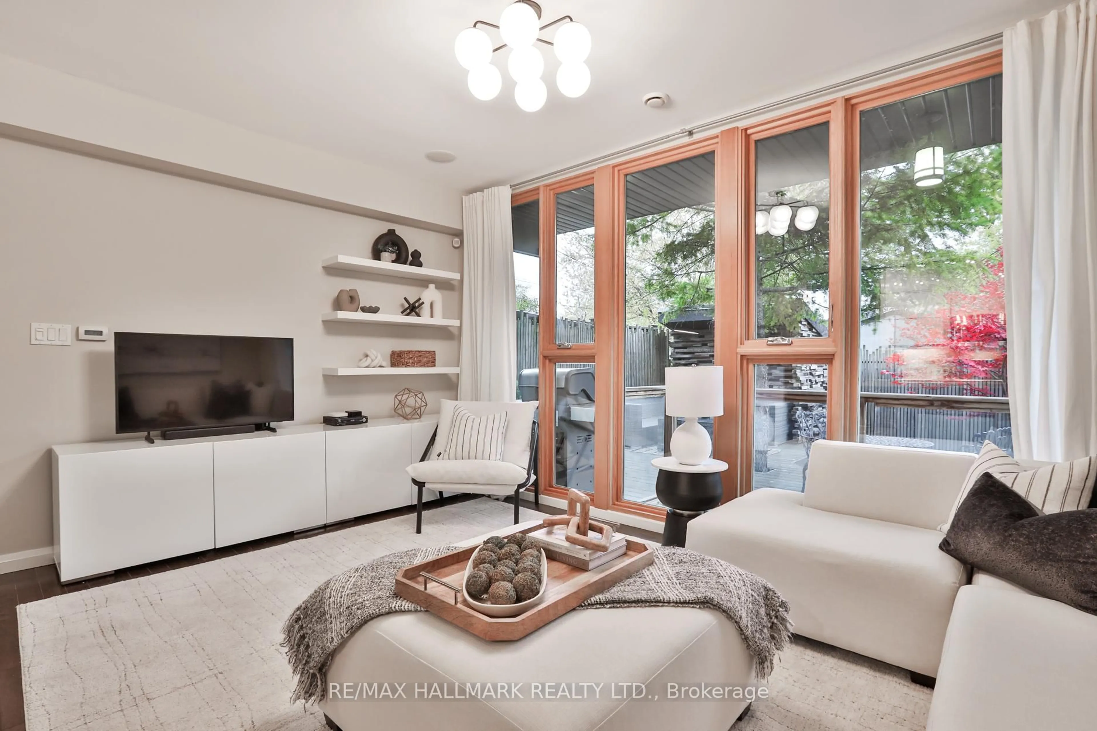 Living room with furniture, unknown for 95 Ilford Rd, Toronto Ontario M6G 2H4