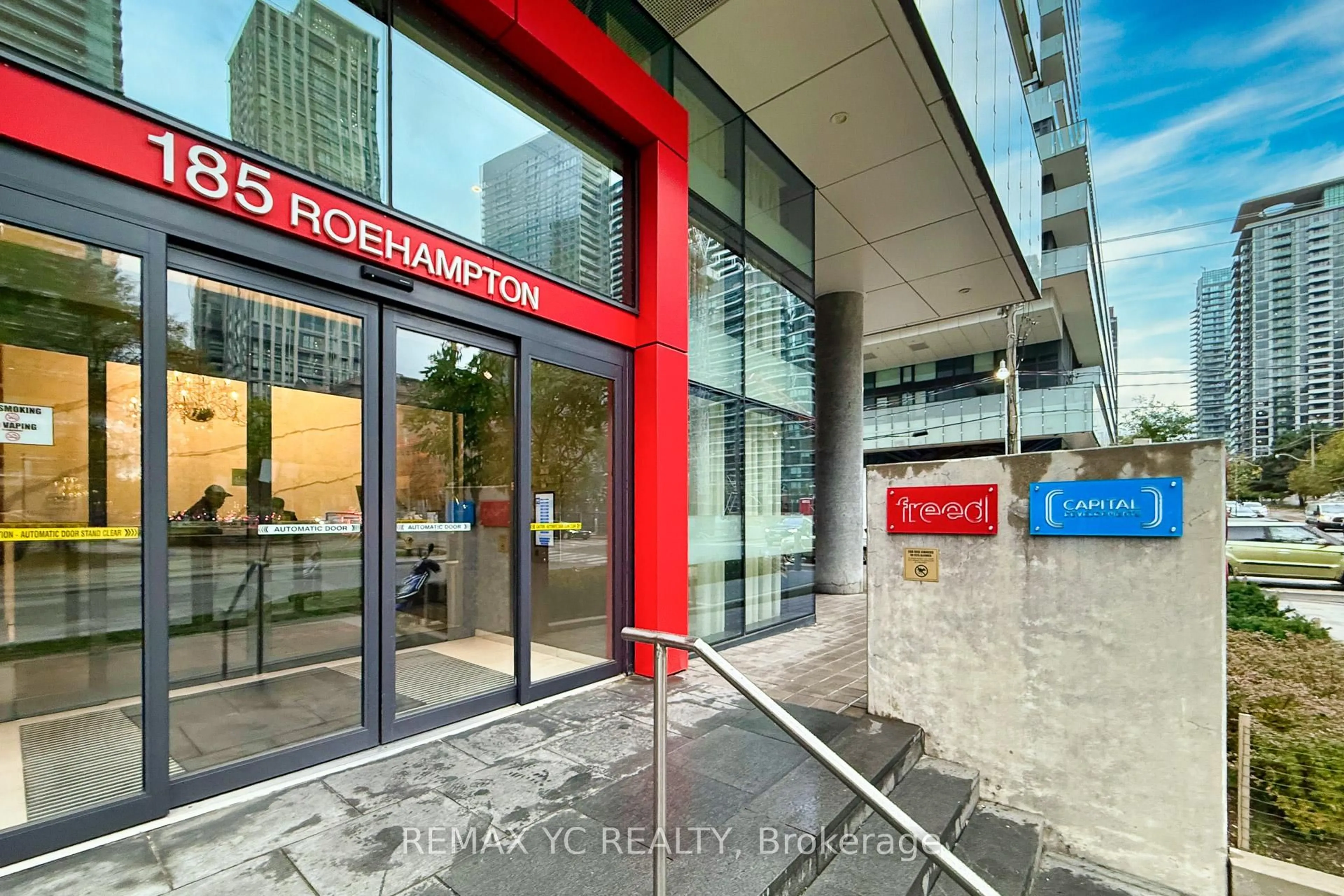 Indoor foyer for 185 Roehampton Ave #2103, Toronto Ontario M4P 0C6