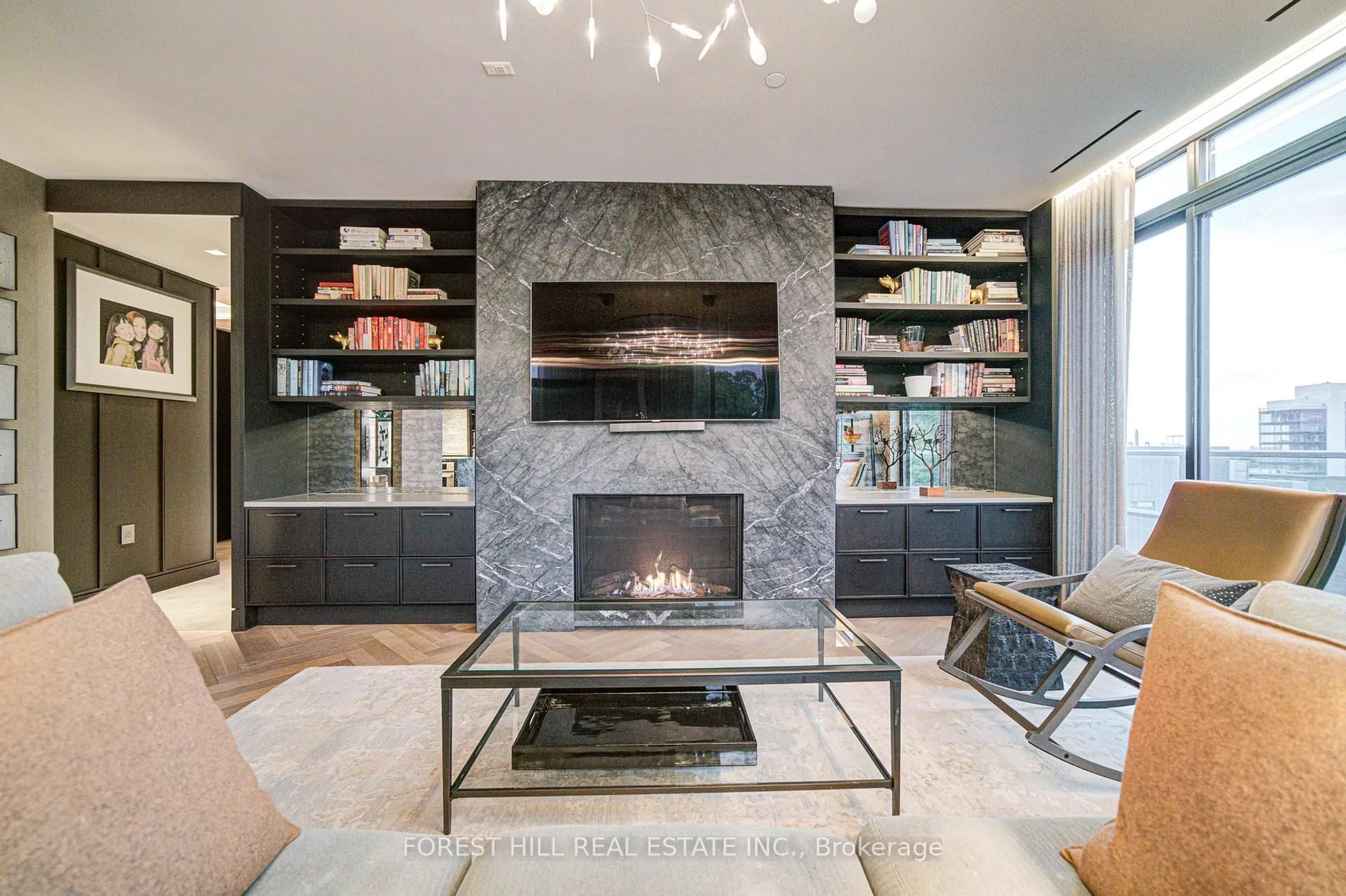 Unknown for 377 Madison Ave #706, Toronto Ontario M4V 3E1