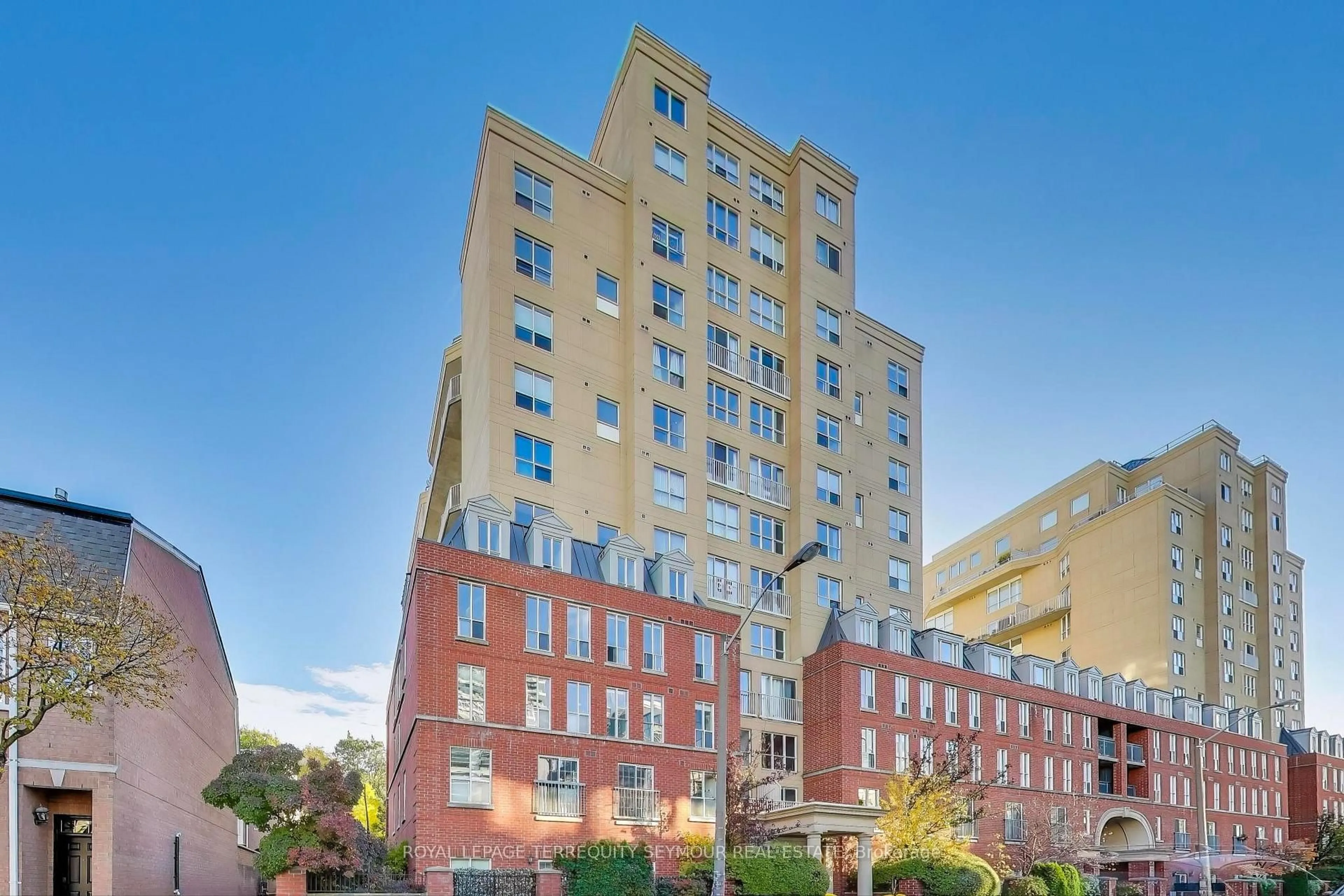 Patio, building for 139 Merton St #448, Toronto Ontario M4S 3G7