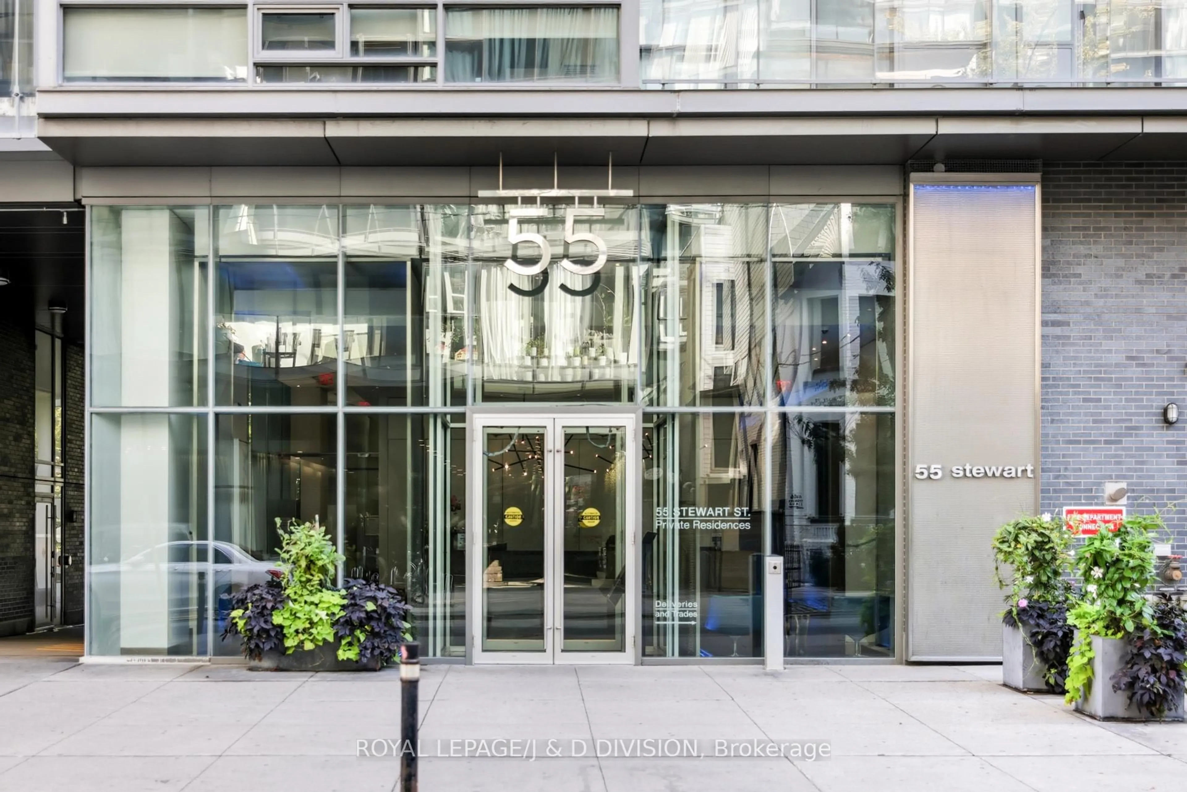 Indoor foyer for 55 Stewart St #828, Toronto Ontario M5V 2V1