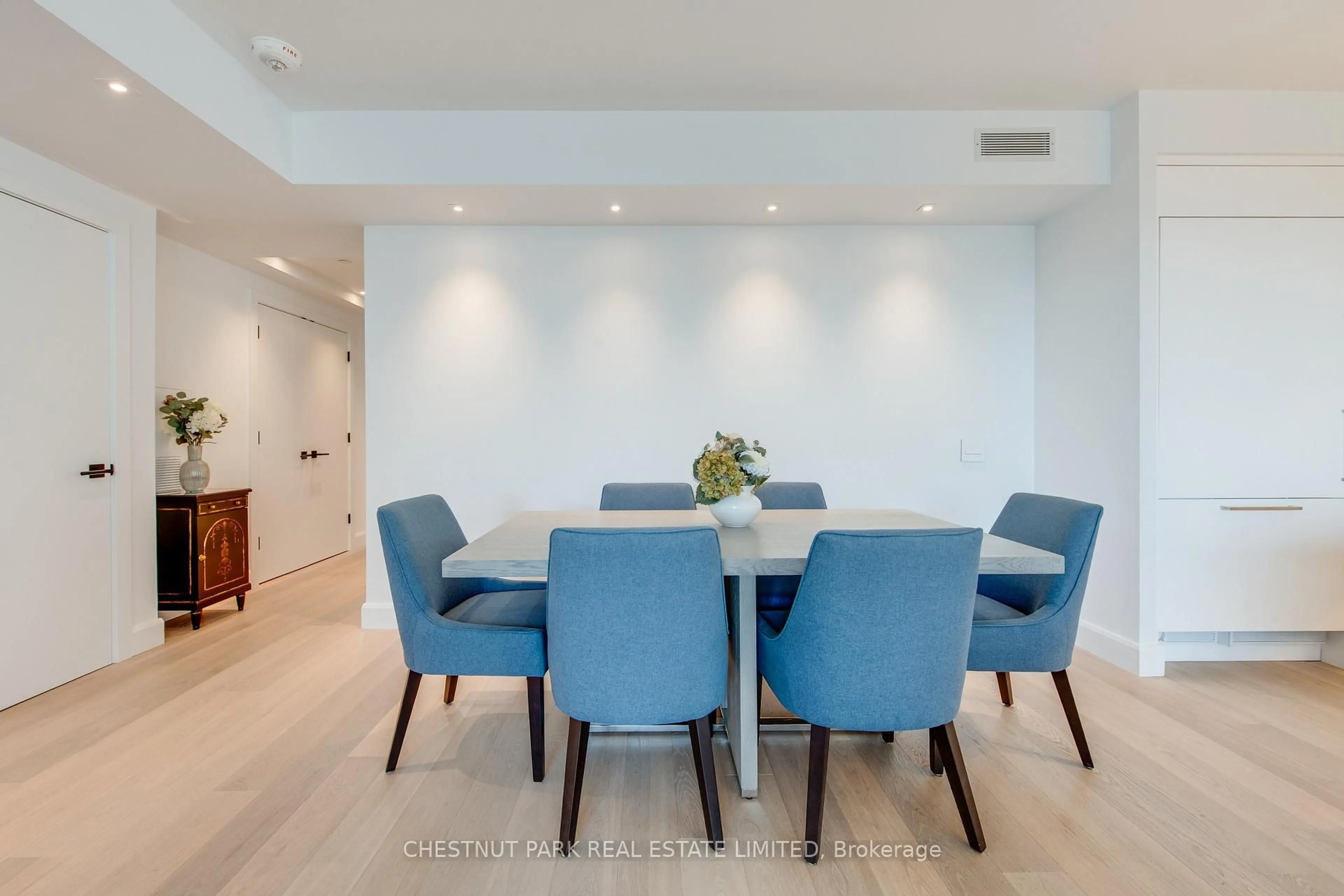 Dining room, unknown for 200 Cumberland St #2703, Toronto Ontario M5R 0B7