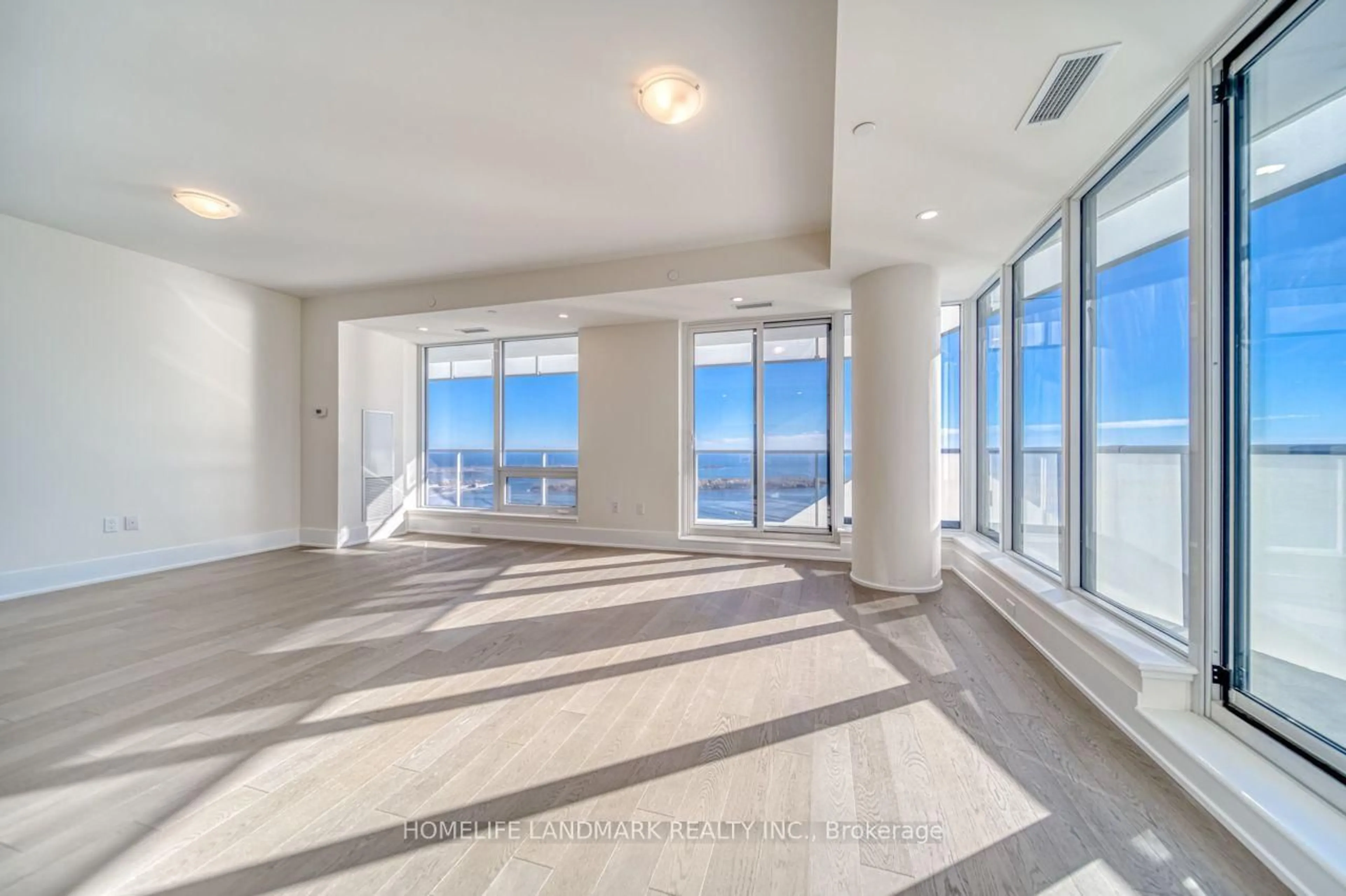 Unknown for 28 Freeland St #5302, Toronto Ontario M5E 0E3