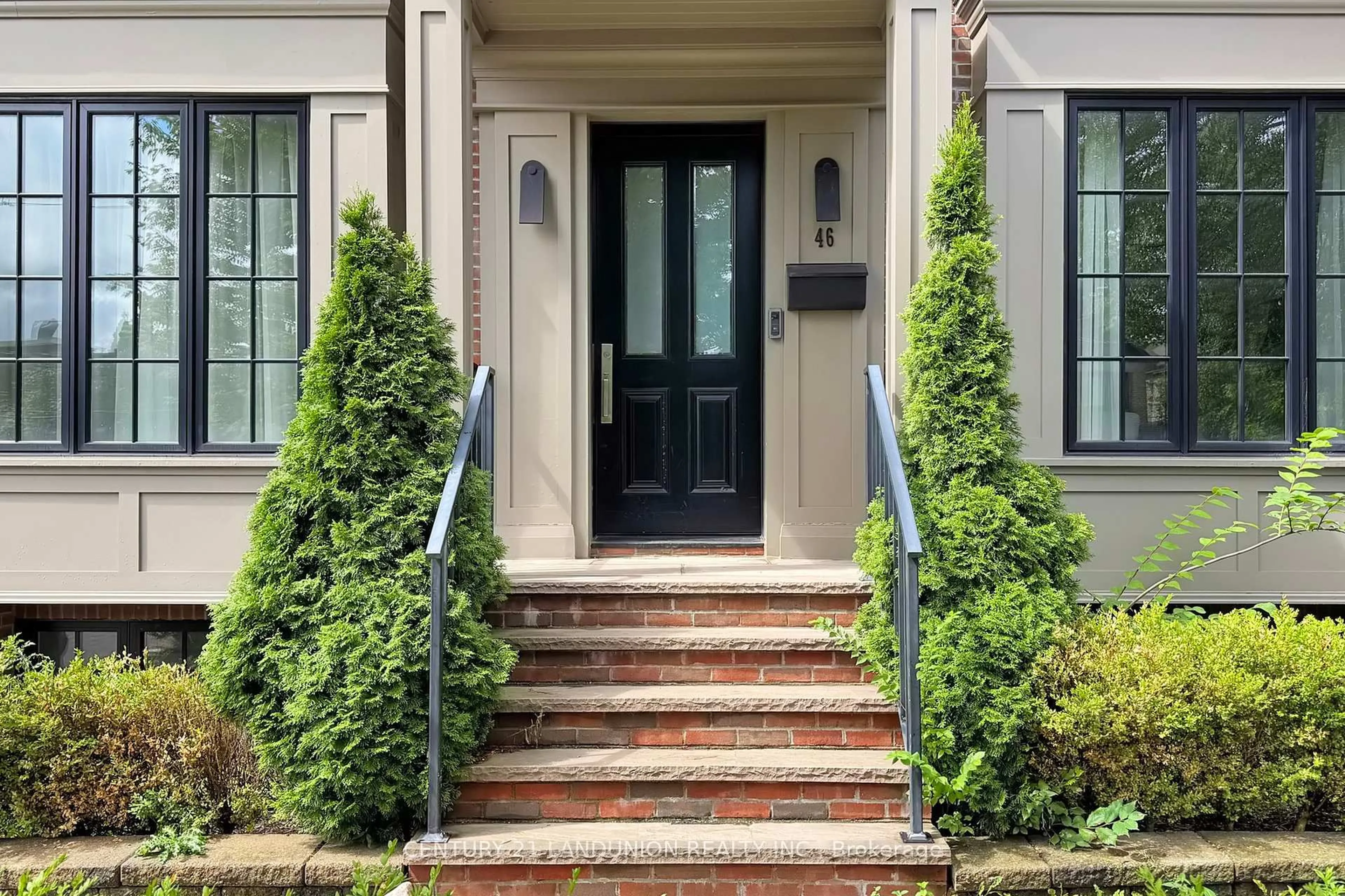 Indoor entryway for 46 Elmsthorpe Ave, Toronto Ontario M5P 2L7