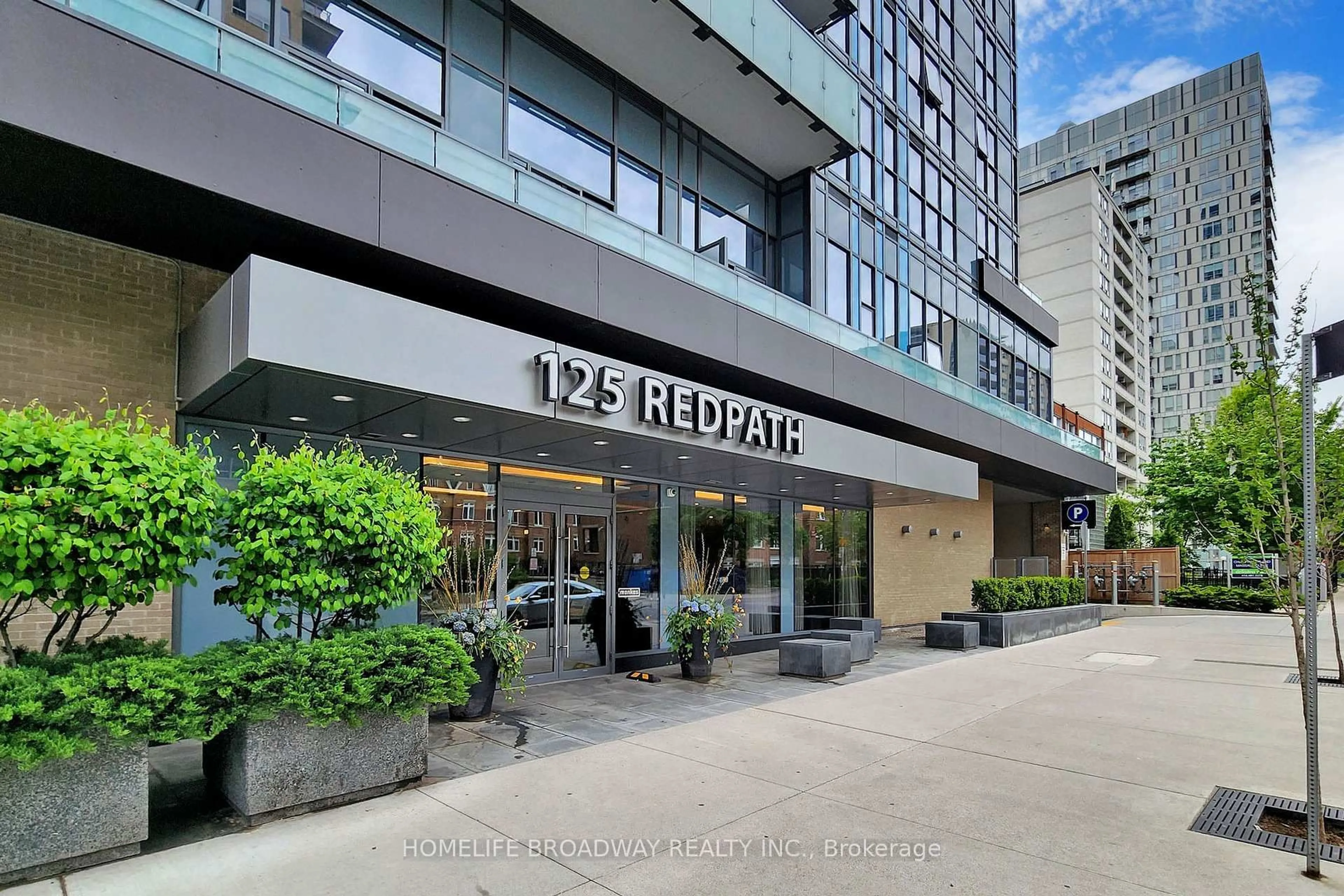 Indoor foyer for 125 Redpath Ave #1501, Toronto Ontario M4S 0B5