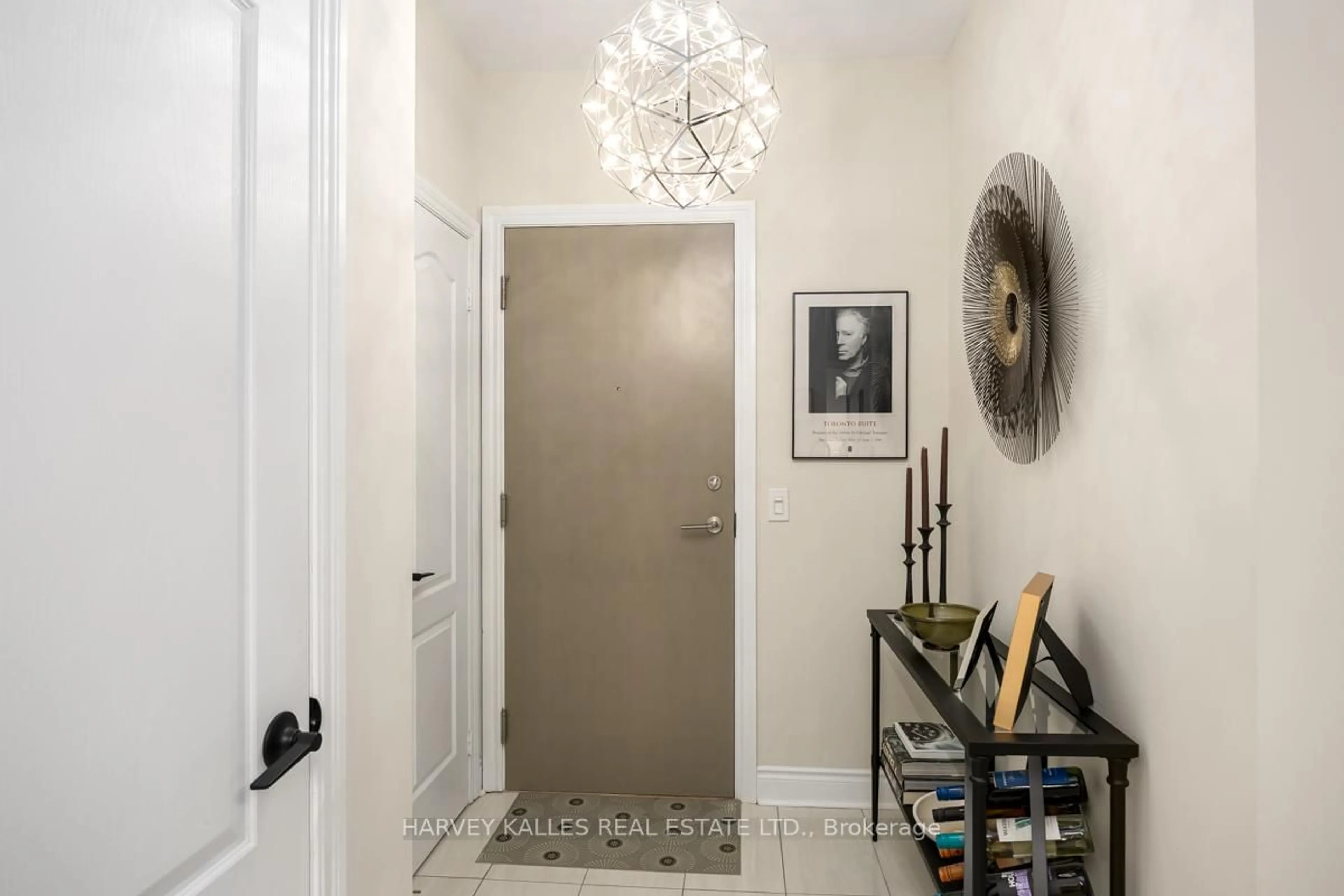 Indoor entryway for 319 Merton St #521, Toronto Ontario M4S 1A5