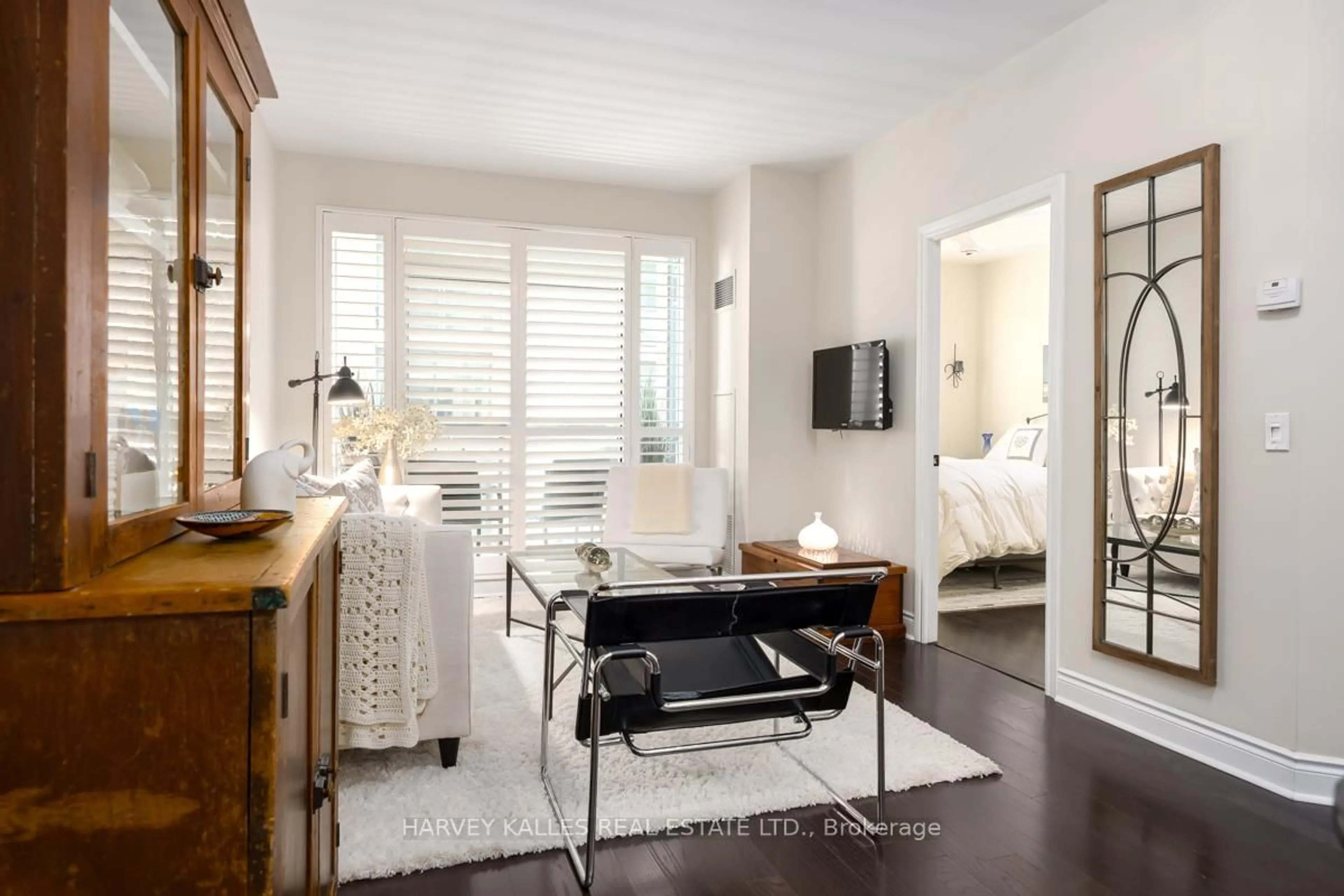 Living room with furniture, unknown for 319 Merton St #521, Toronto Ontario M4S 1A5