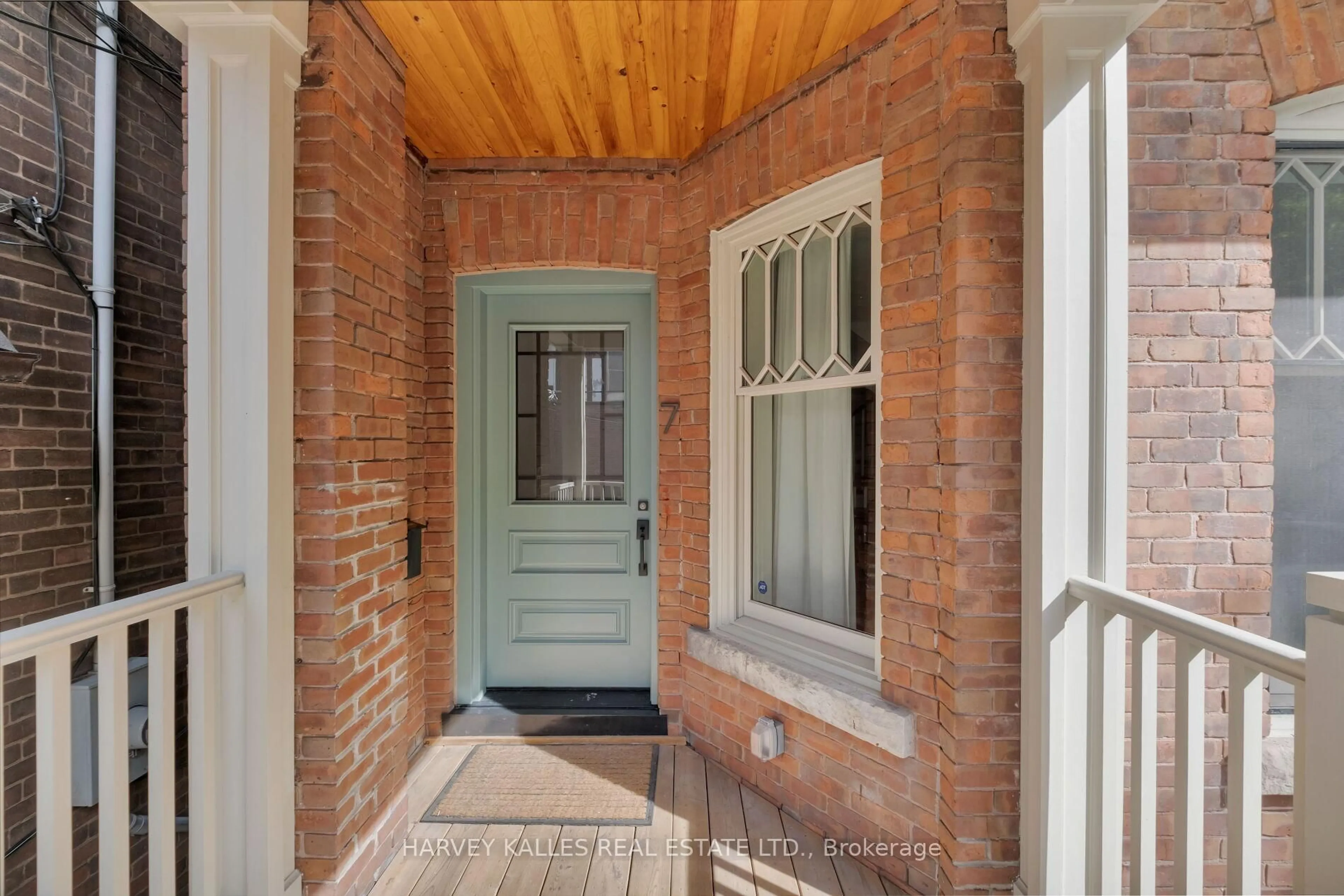 Indoor entryway for 7 Edgedale Rd, Toronto Ontario M4X 1N5