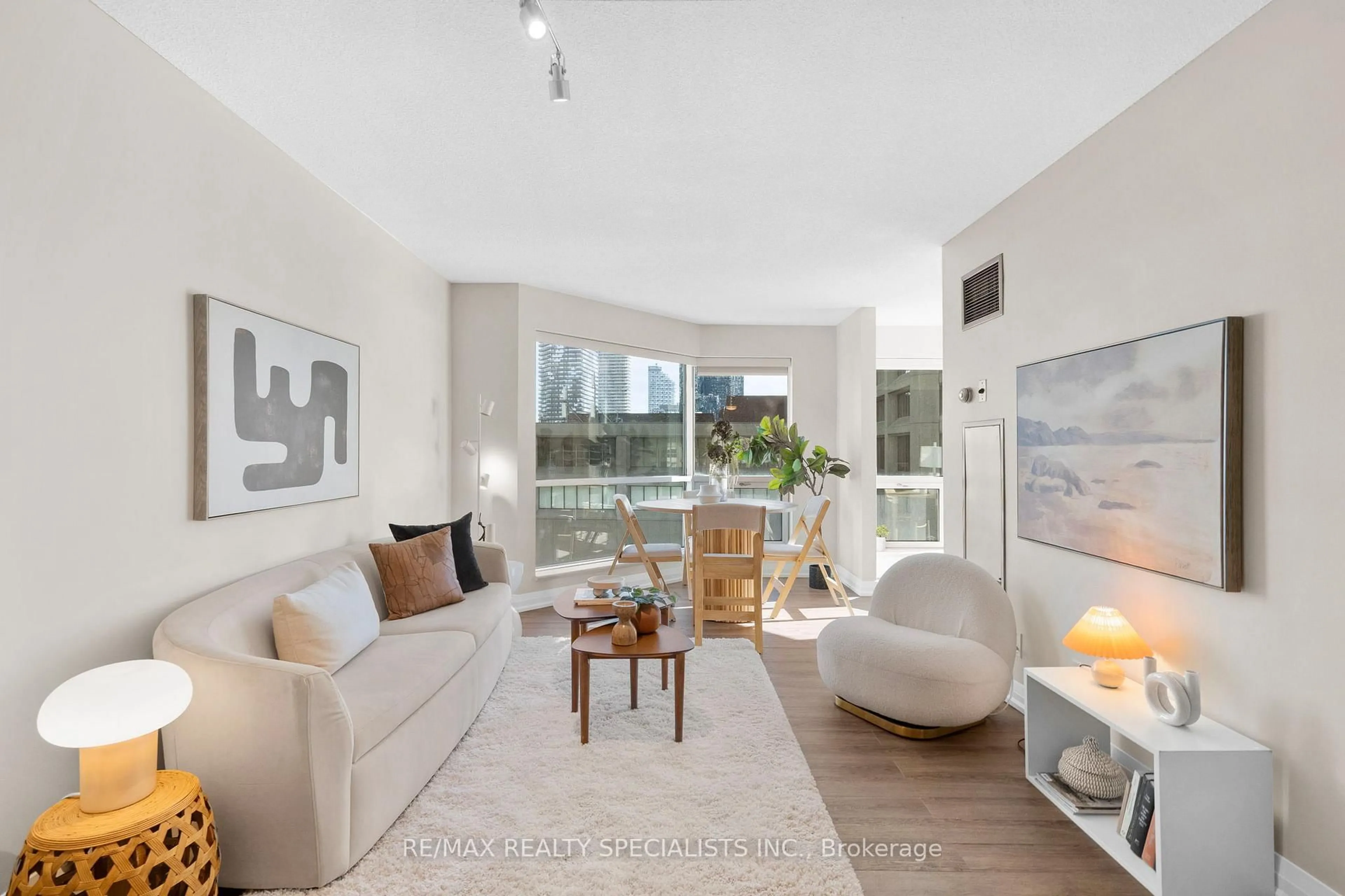 Living room with furniture, unknown for 10 Yonge St #710, Toronto Ontario M5E 1R4