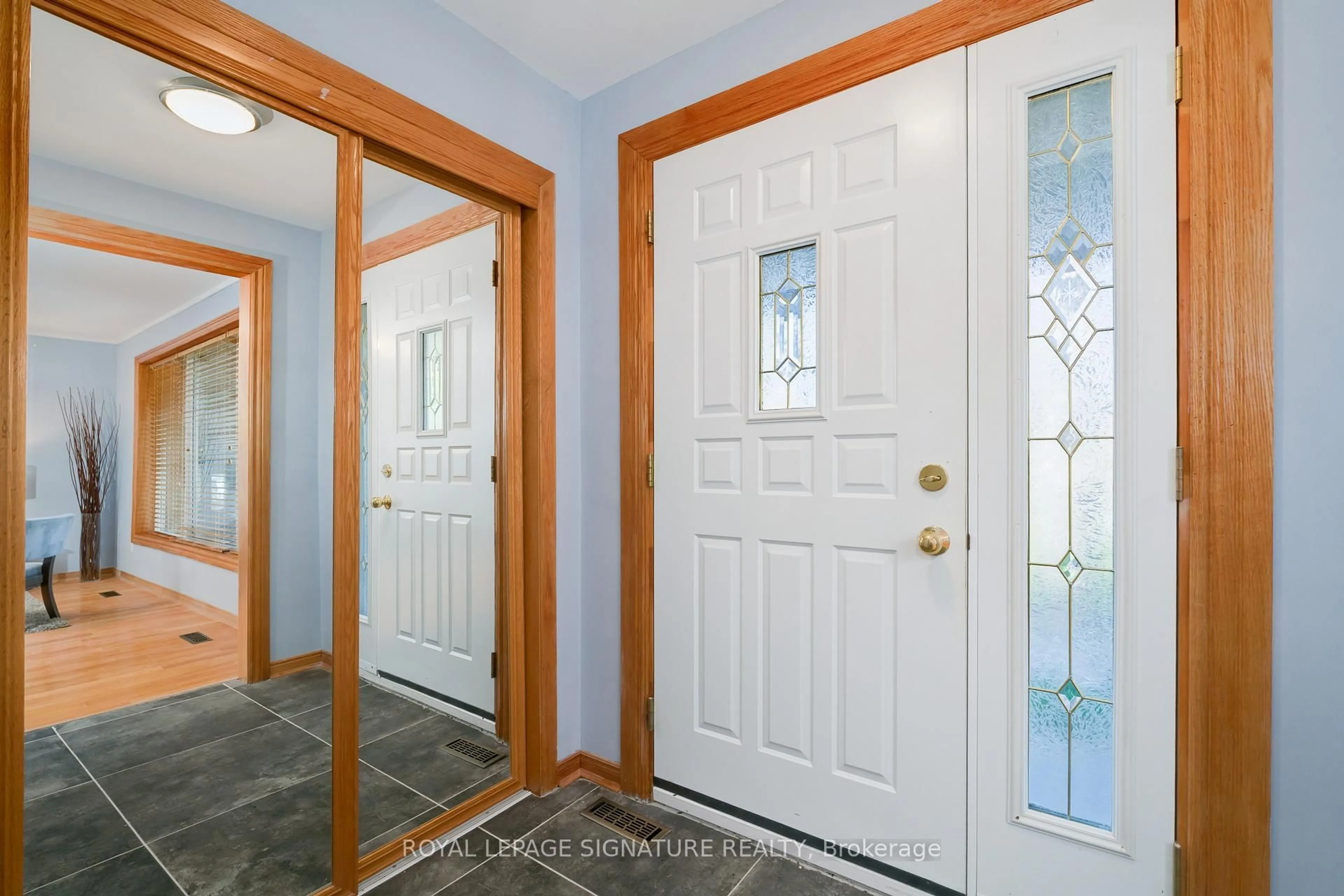 Indoor entryway for 15 Prattley Dr, Toronto Ontario M2J 2K1