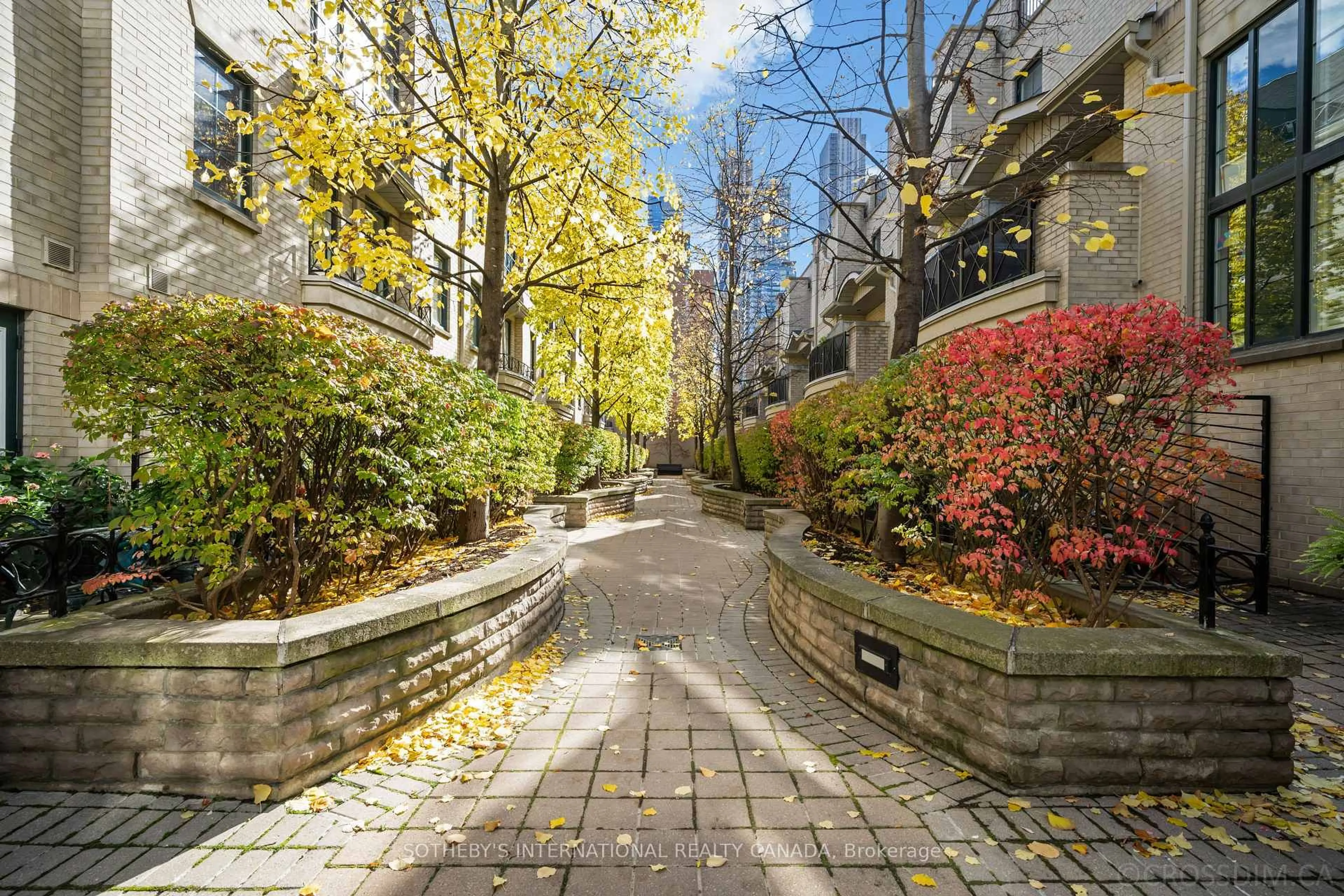 Patio, street for 1 Baxter St #3, Toronto Ontario M4W 3W1