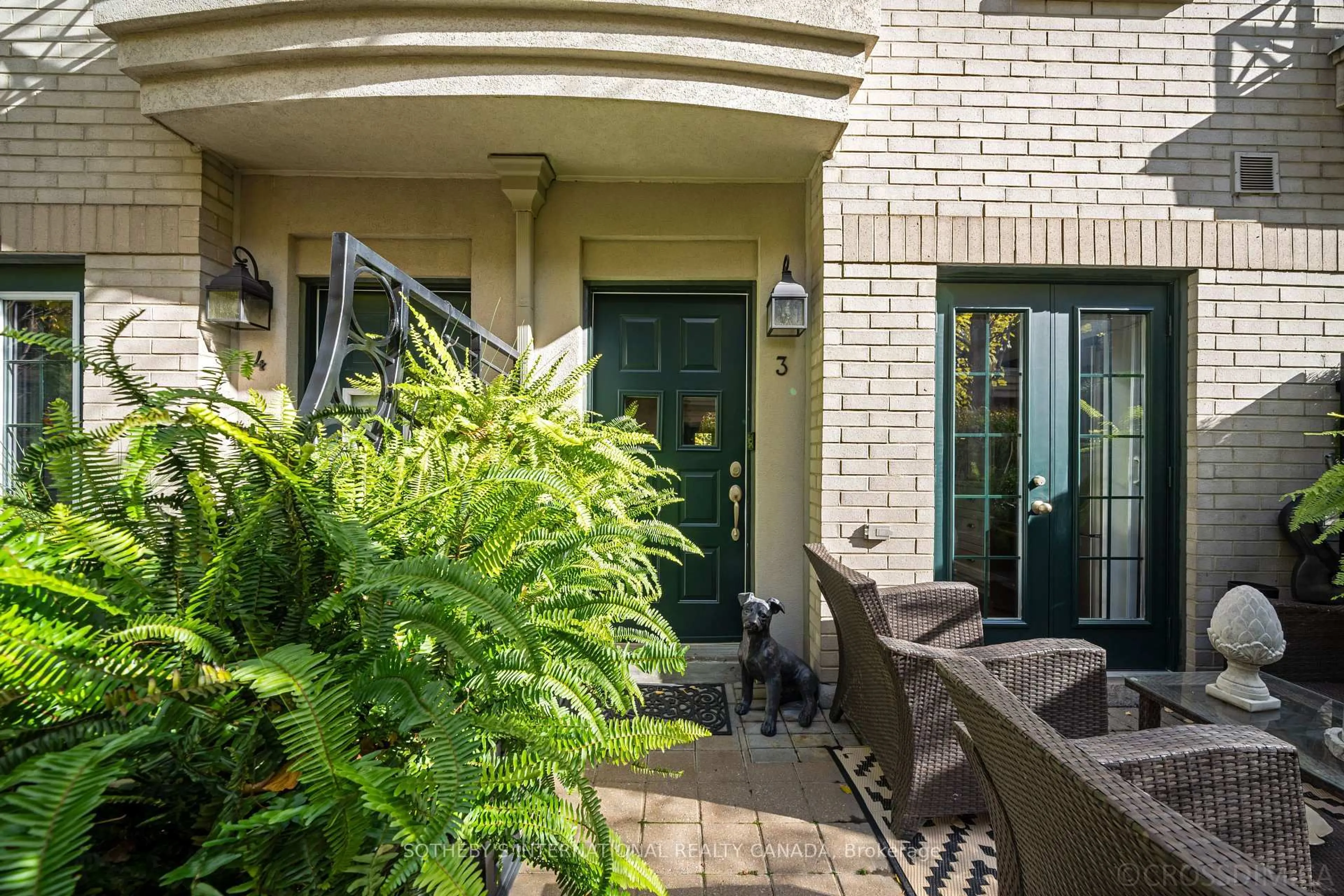 Patio, street for 1 Baxter St #3, Toronto Ontario M4W 3W1