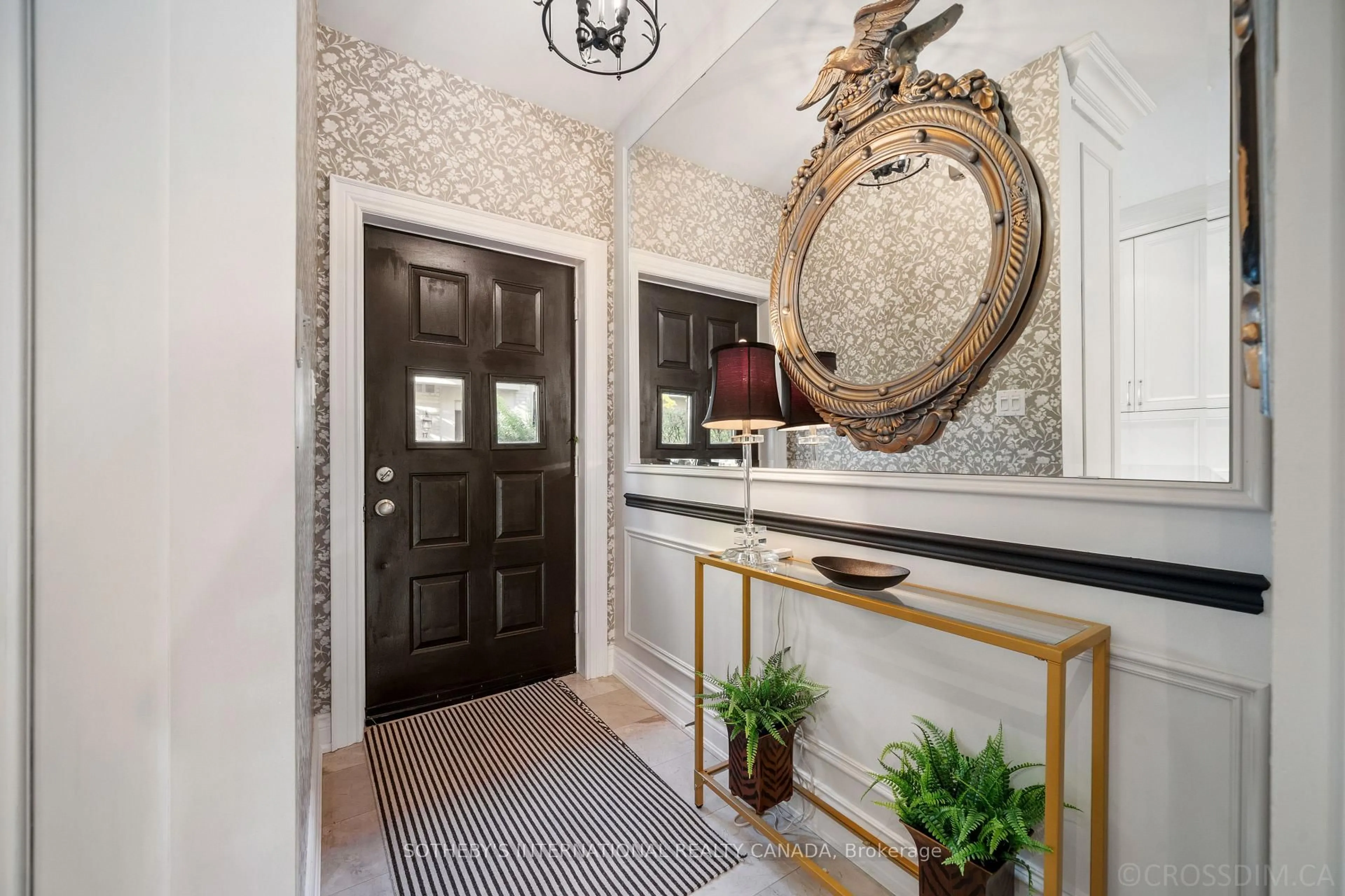 Indoor entryway for 1 Baxter St #3, Toronto Ontario M4W 3W1