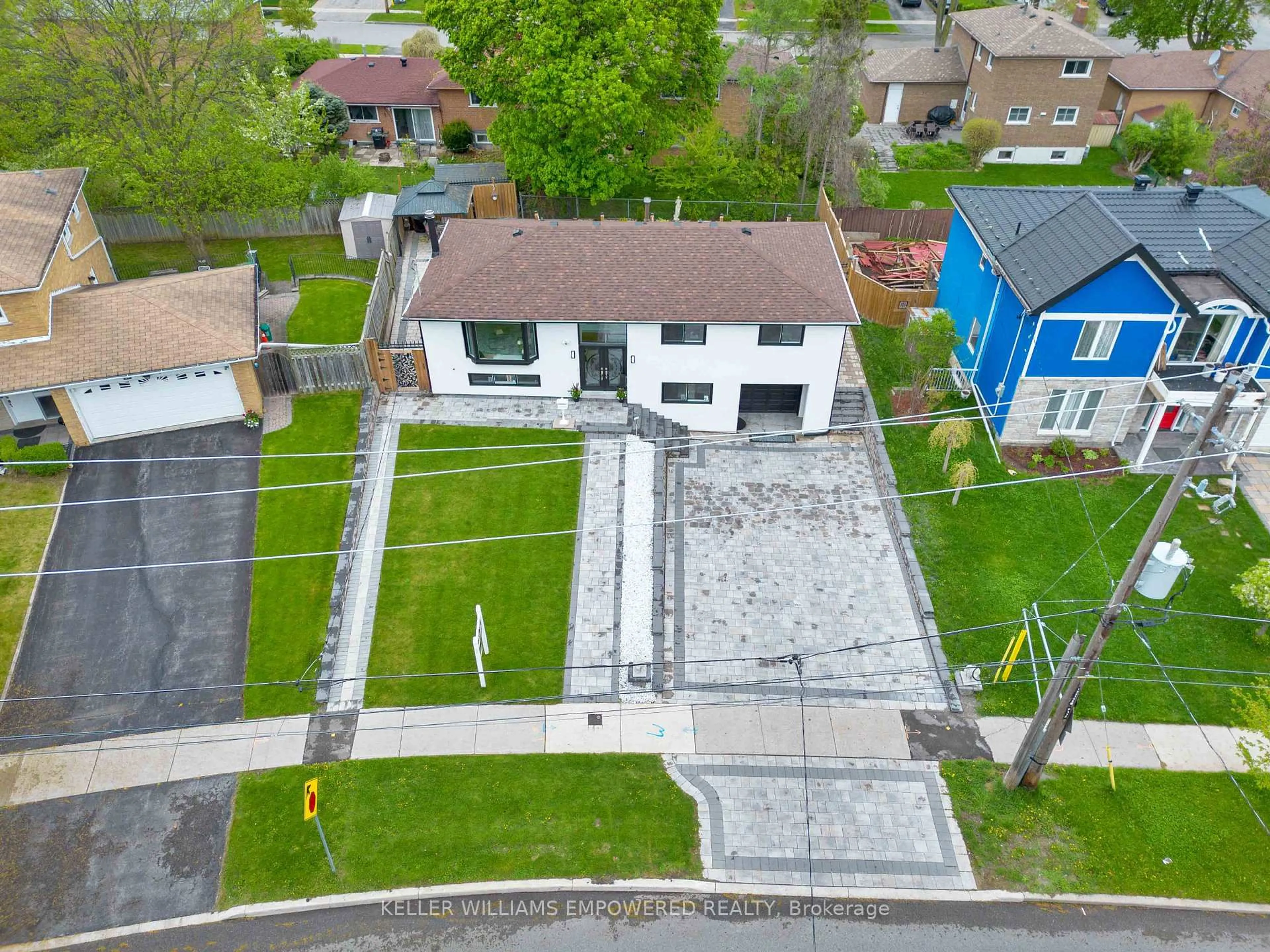 A pic from outside/outdoor area/front of a property/back of a property/a pic from drone, street for 112 Kingslake Rd, Toronto Ontario M2J 3E8