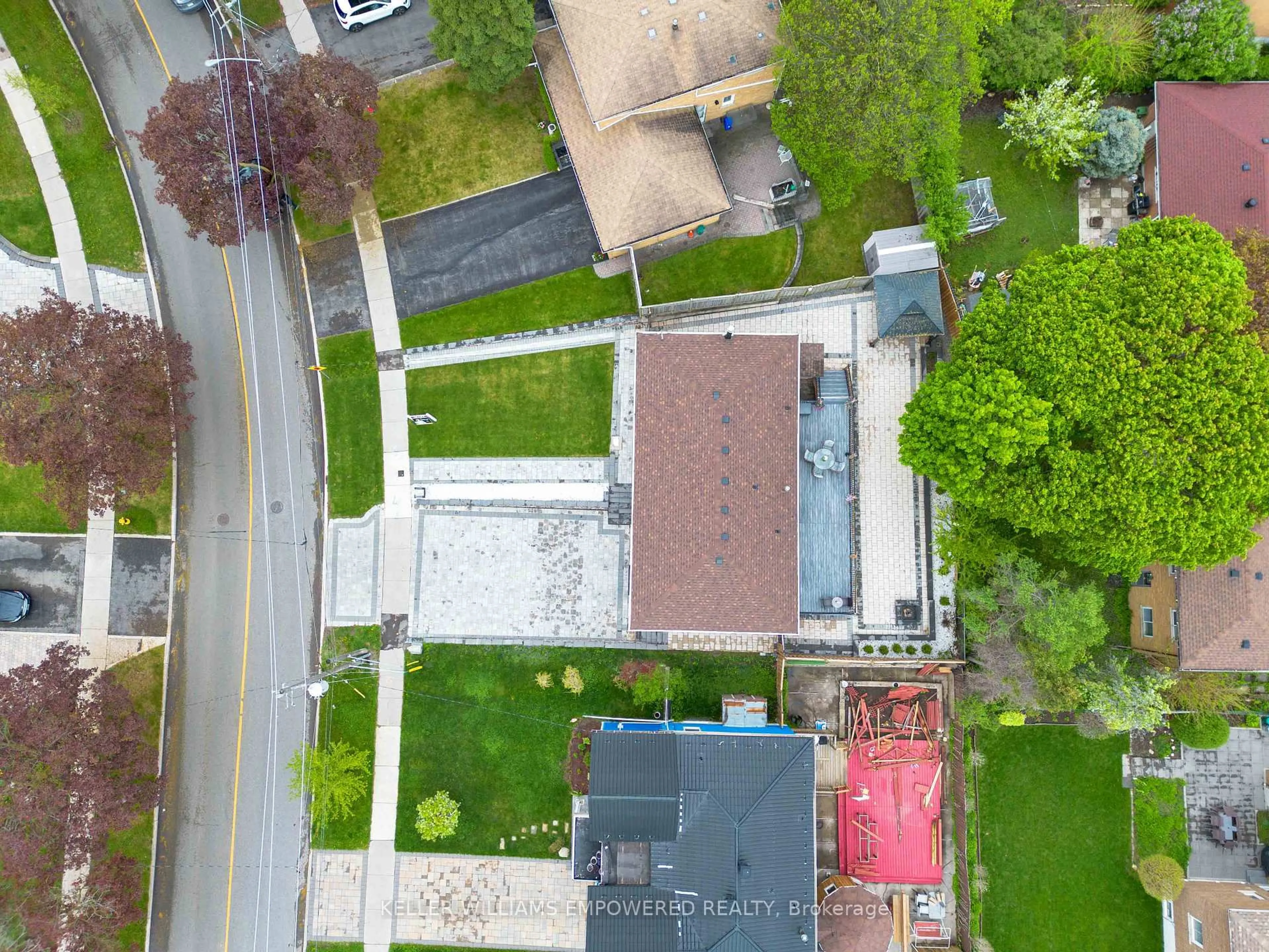 A pic from outside/outdoor area/front of a property/back of a property/a pic from drone, street for 112 Kingslake Rd, Toronto Ontario M2J 3E8