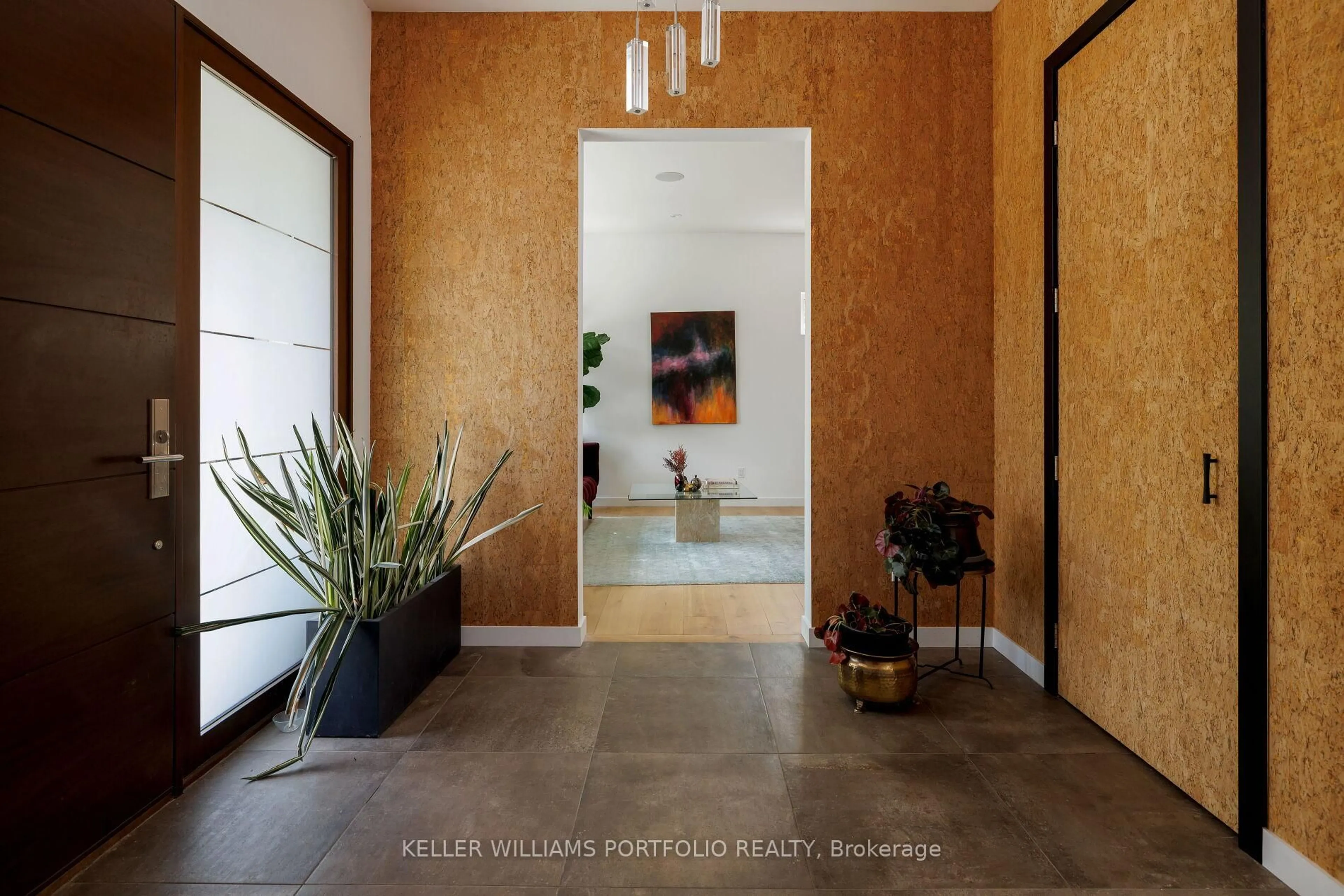 Indoor entryway for 42 Talwood Dr, Toronto Ontario M3B 2P5