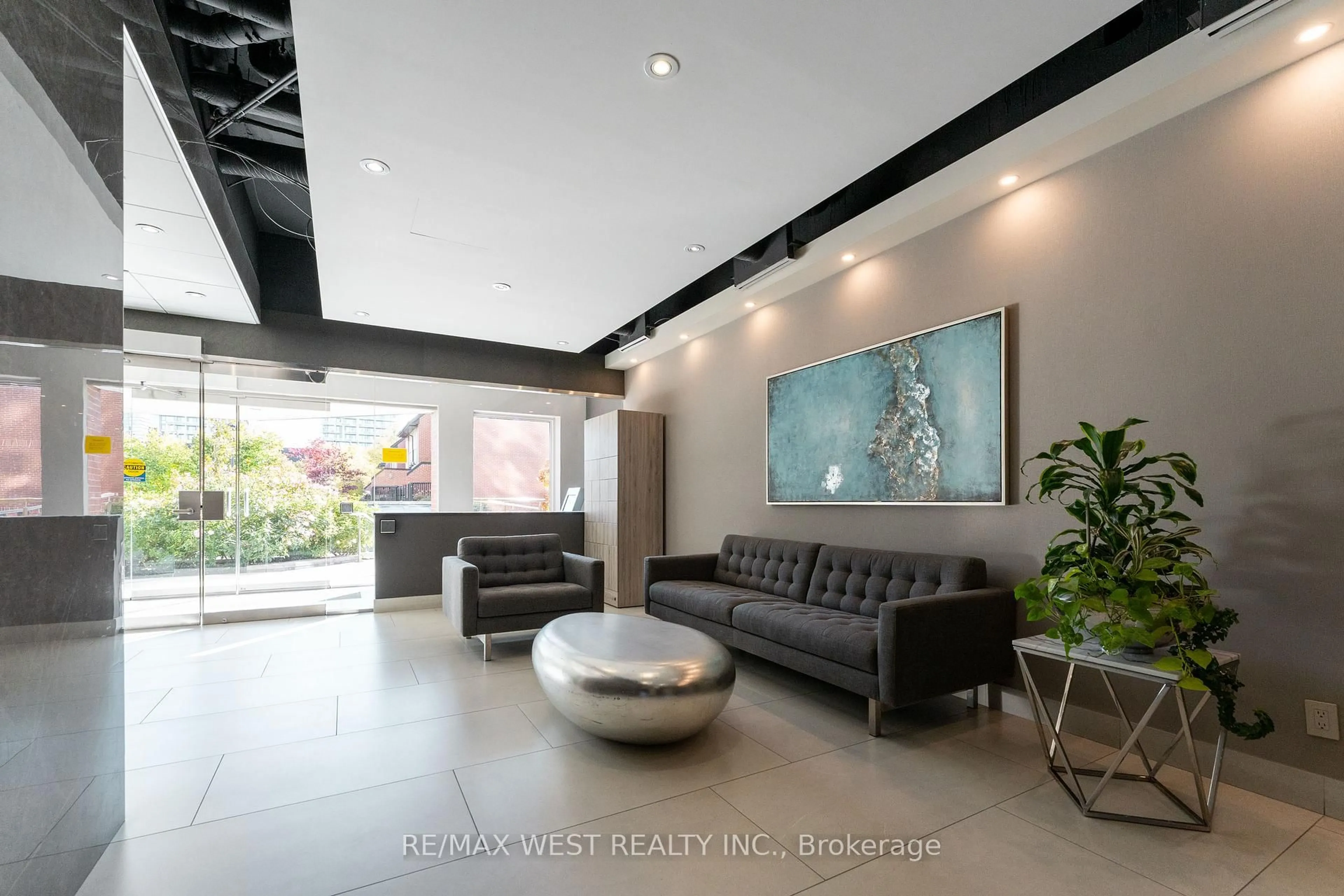Lobby for 725 King St #205, Toronto Ontario M5V 2W9