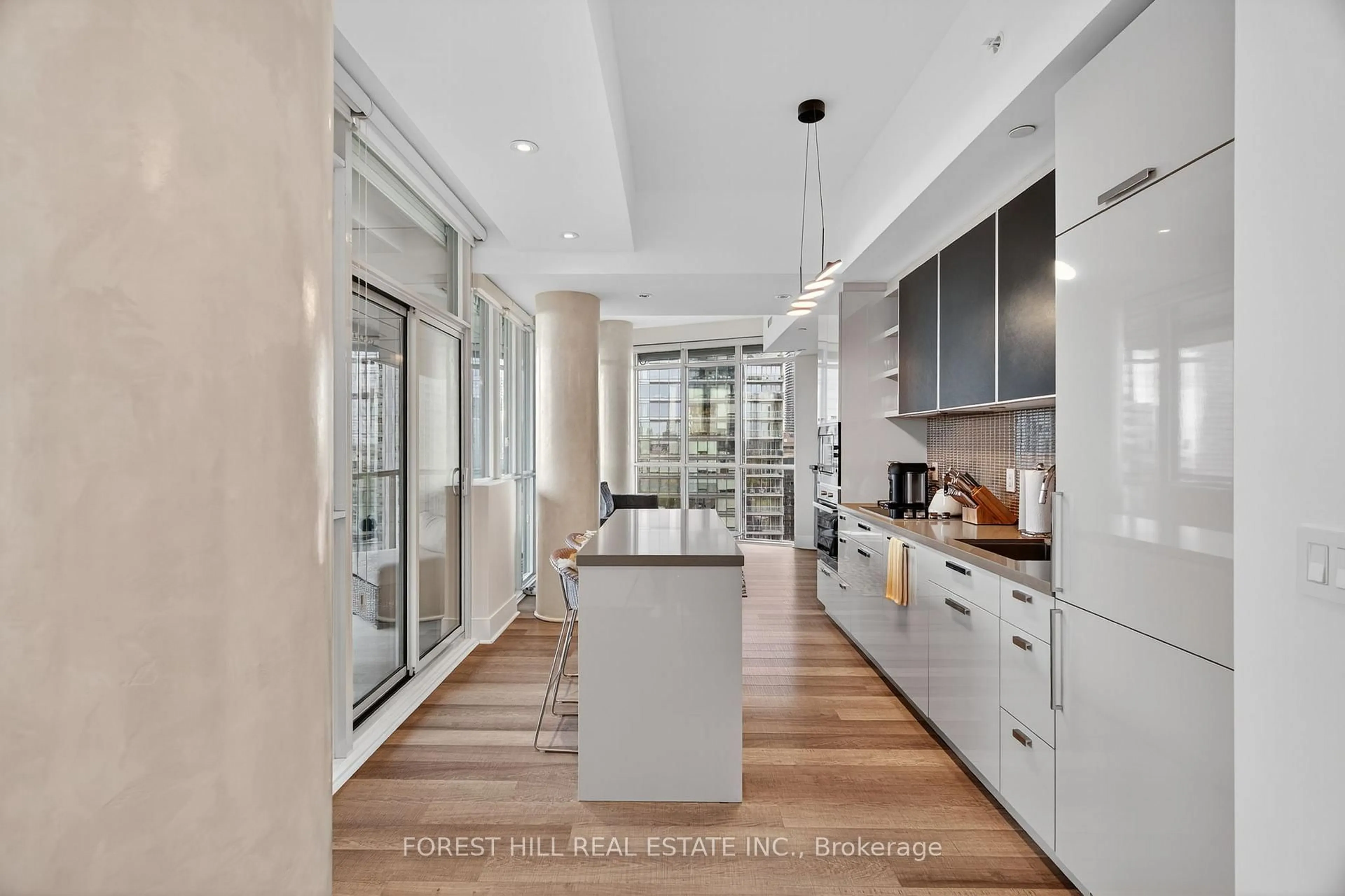 Open concept kitchen, unknown for 32 Davenport Rd #2207, Toronto Ontario M5R 0B5