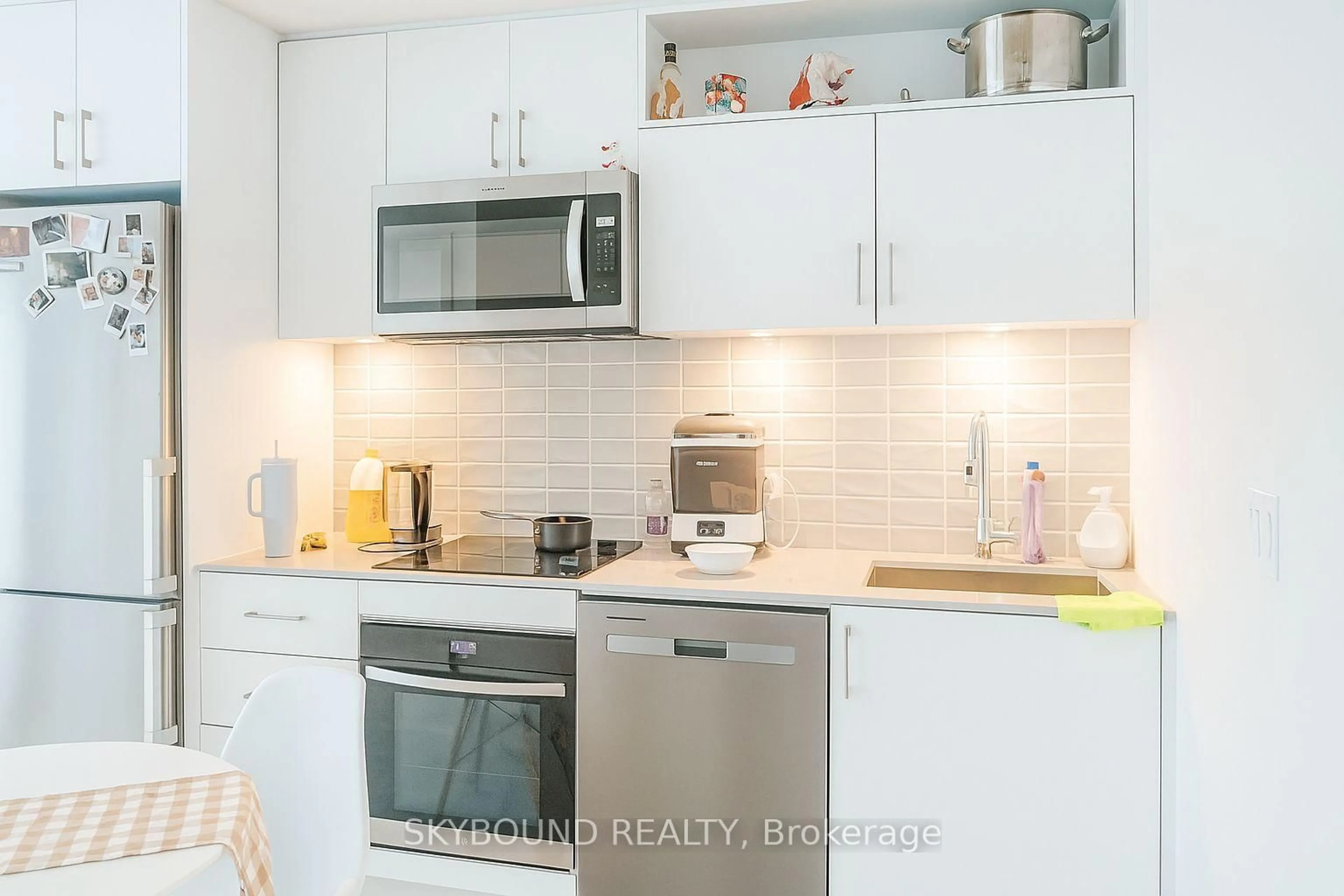 Standard kitchen, unknown for 70 Princess St #2411, Toronto Ontario M5A 0X6