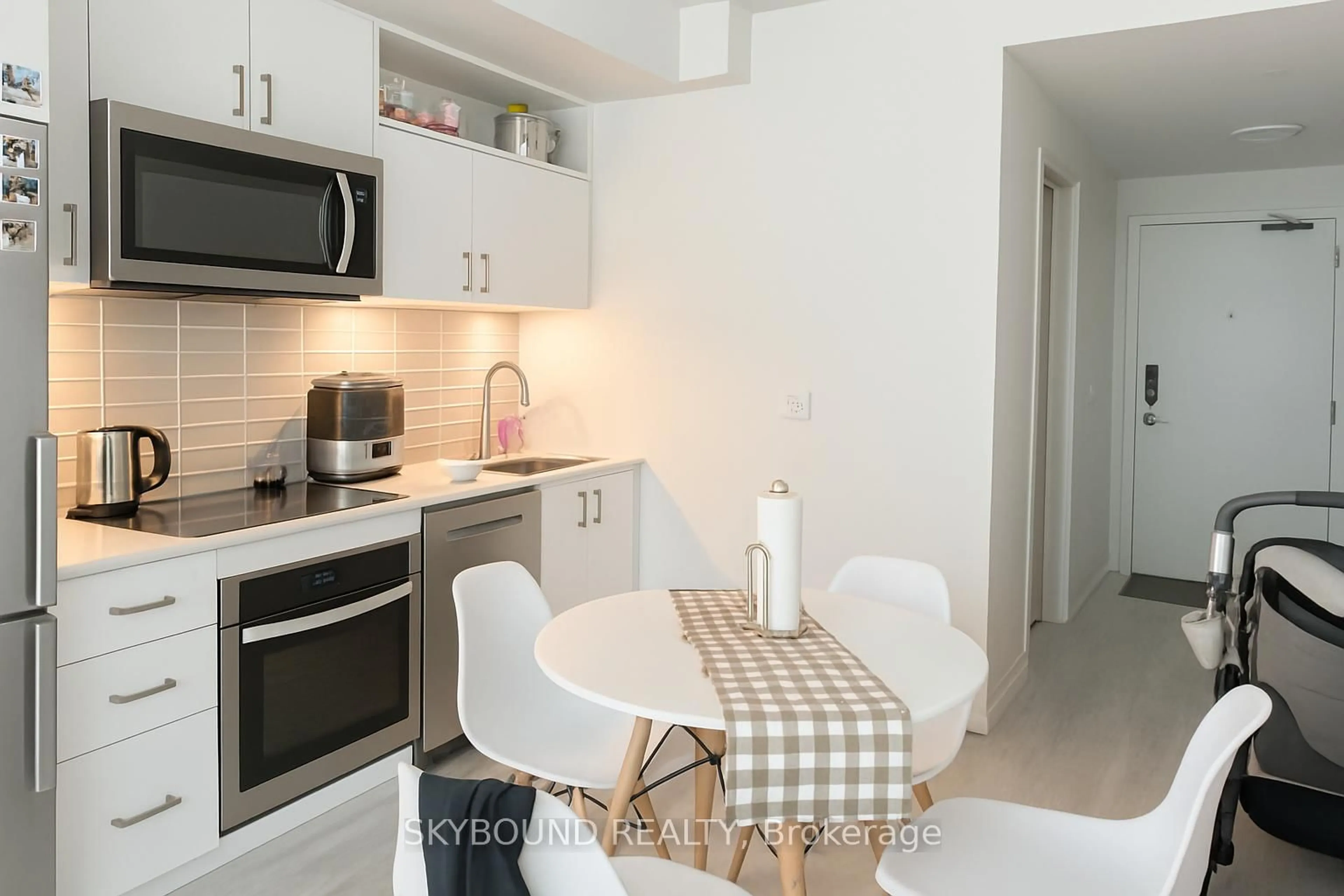 Standard kitchen, unknown for 70 Princess St #2411, Toronto Ontario M5A 0X6