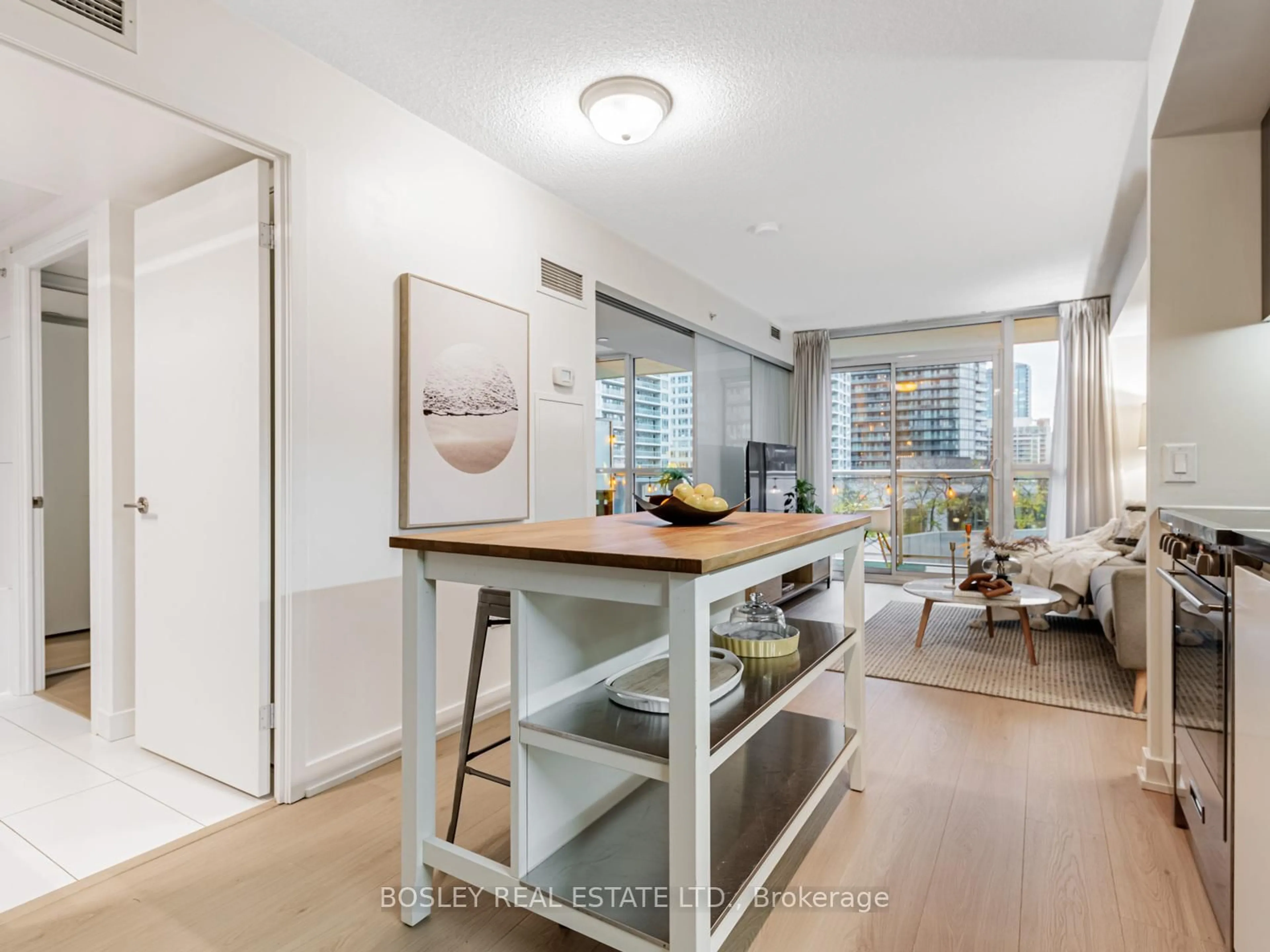 Open concept kitchen, unknown for 75 Queens Wharf Rd #811, Toronto Ontario M5V 0J8