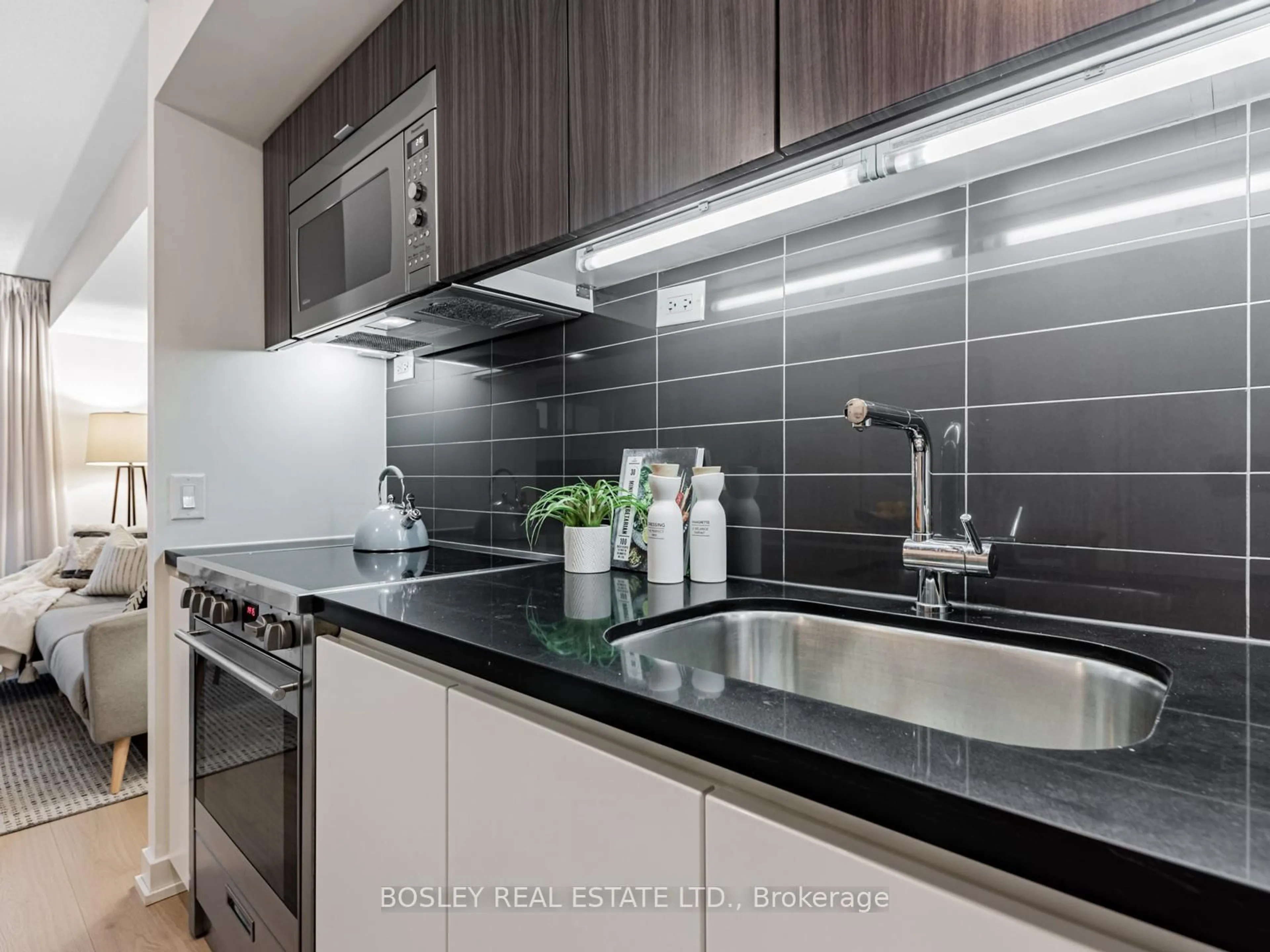 Standard kitchen, ceramic/tile floor for 75 Queens Wharf Rd #811, Toronto Ontario M5V 0J8