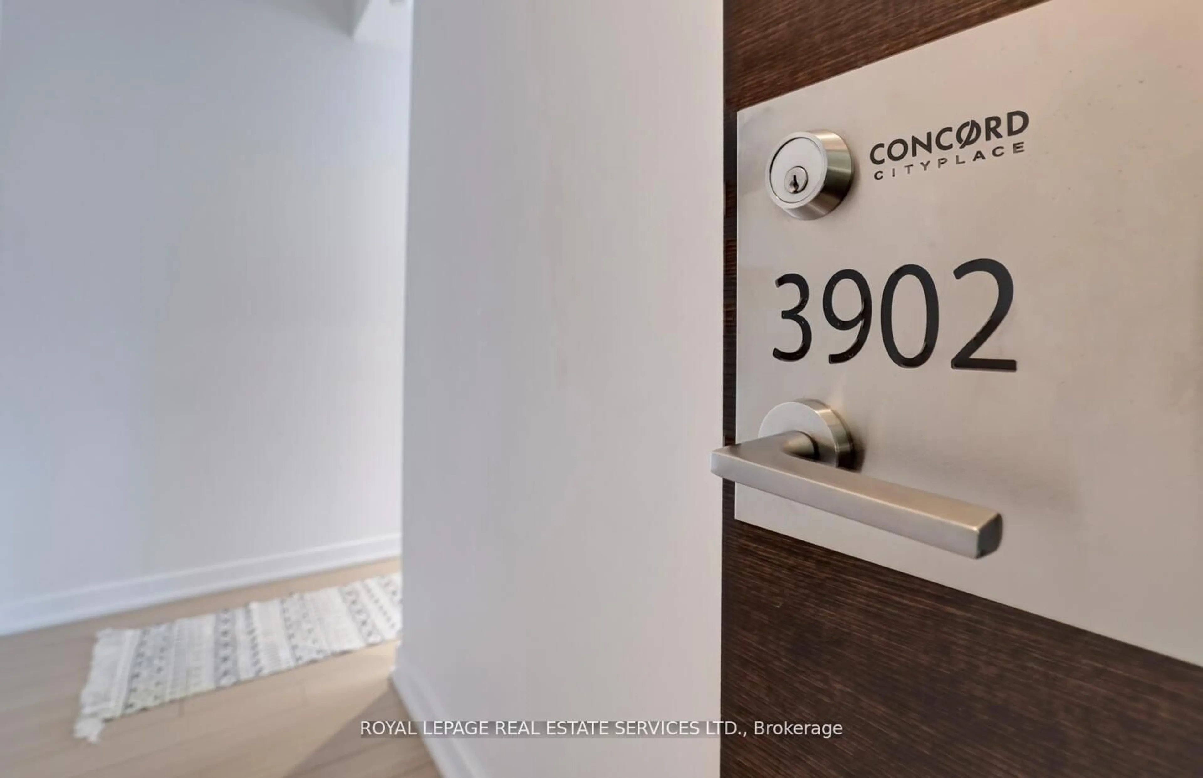 Indoor entryway for 21 Iceboat Terr #3902, Toronto Ontario M5V 4A9