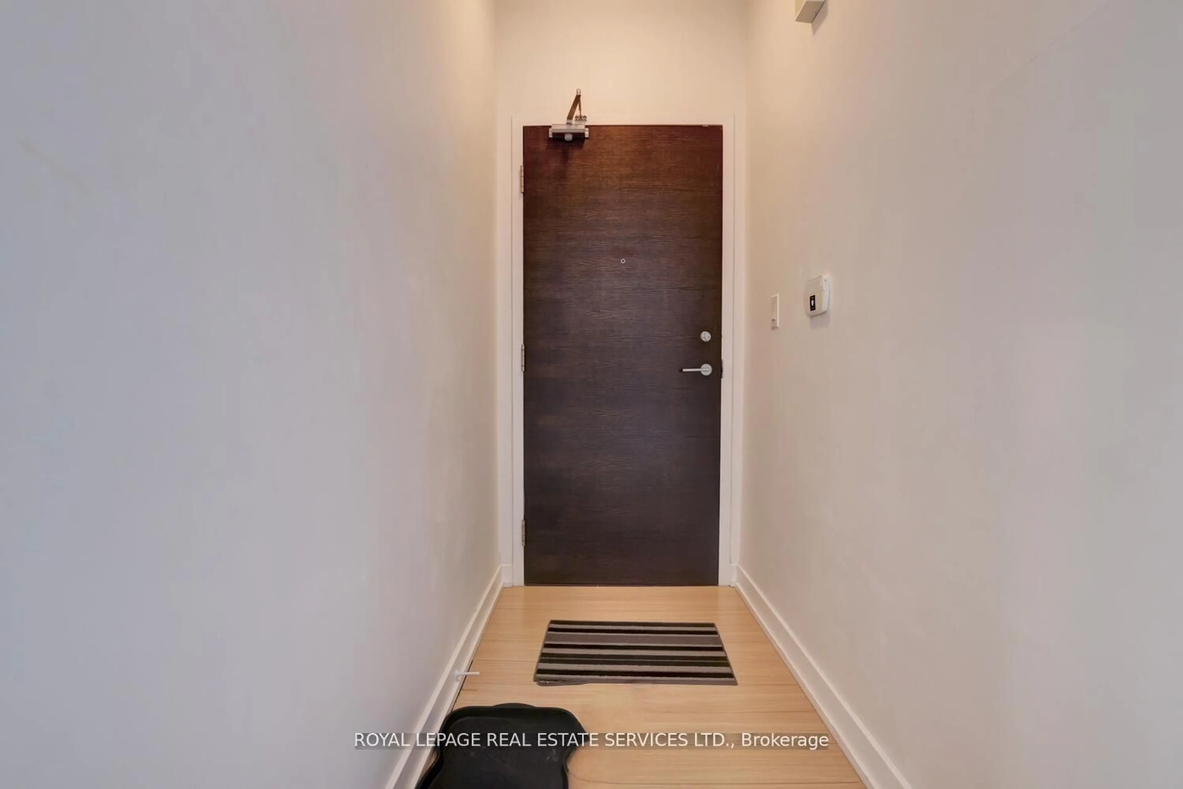 Indoor entryway for 21 Iceboat Terr #3902, Toronto Ontario M5V 4A9