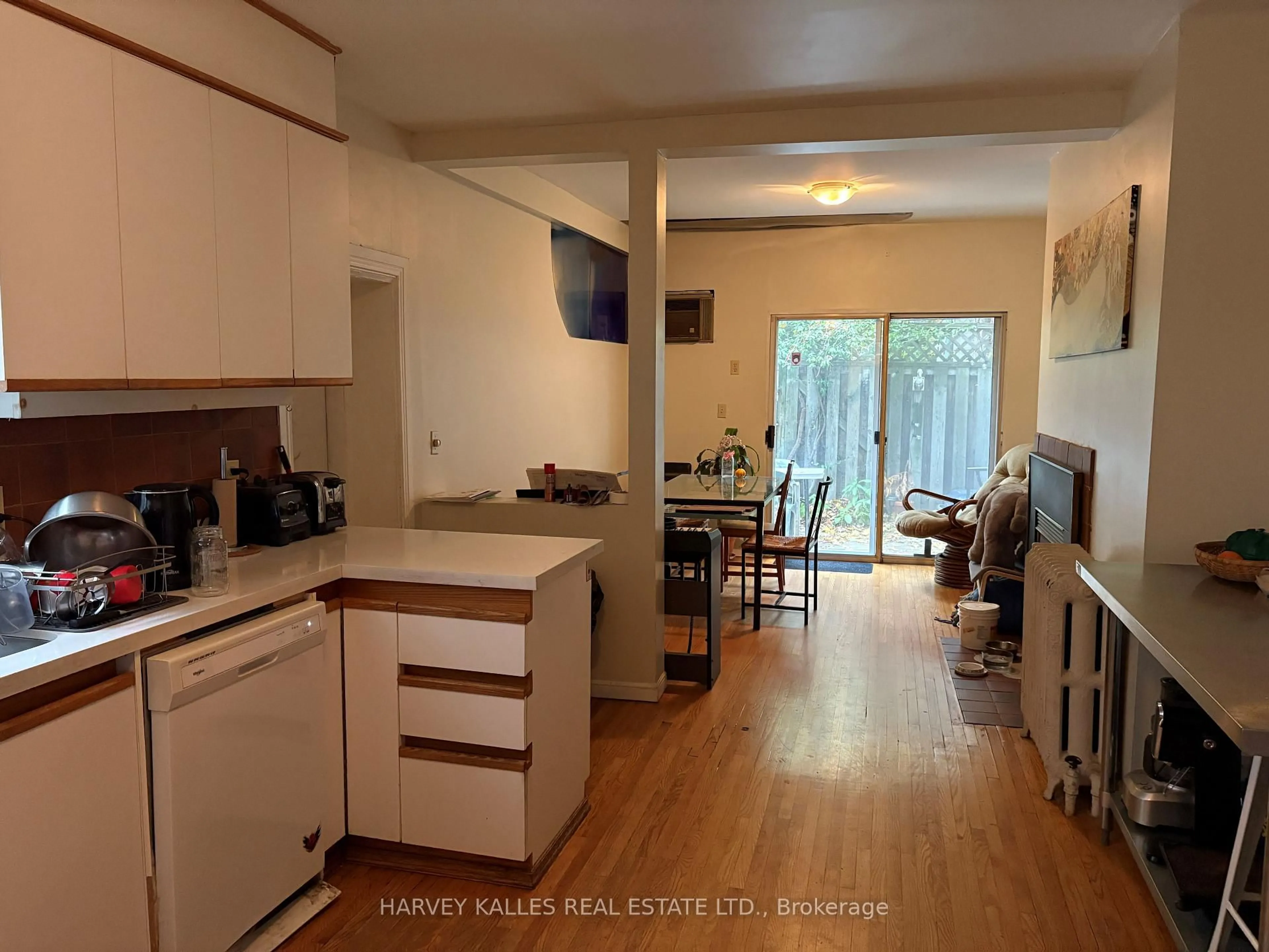 Unknown for 12 Bellevue Ave, Toronto Ontario M5T 2N4