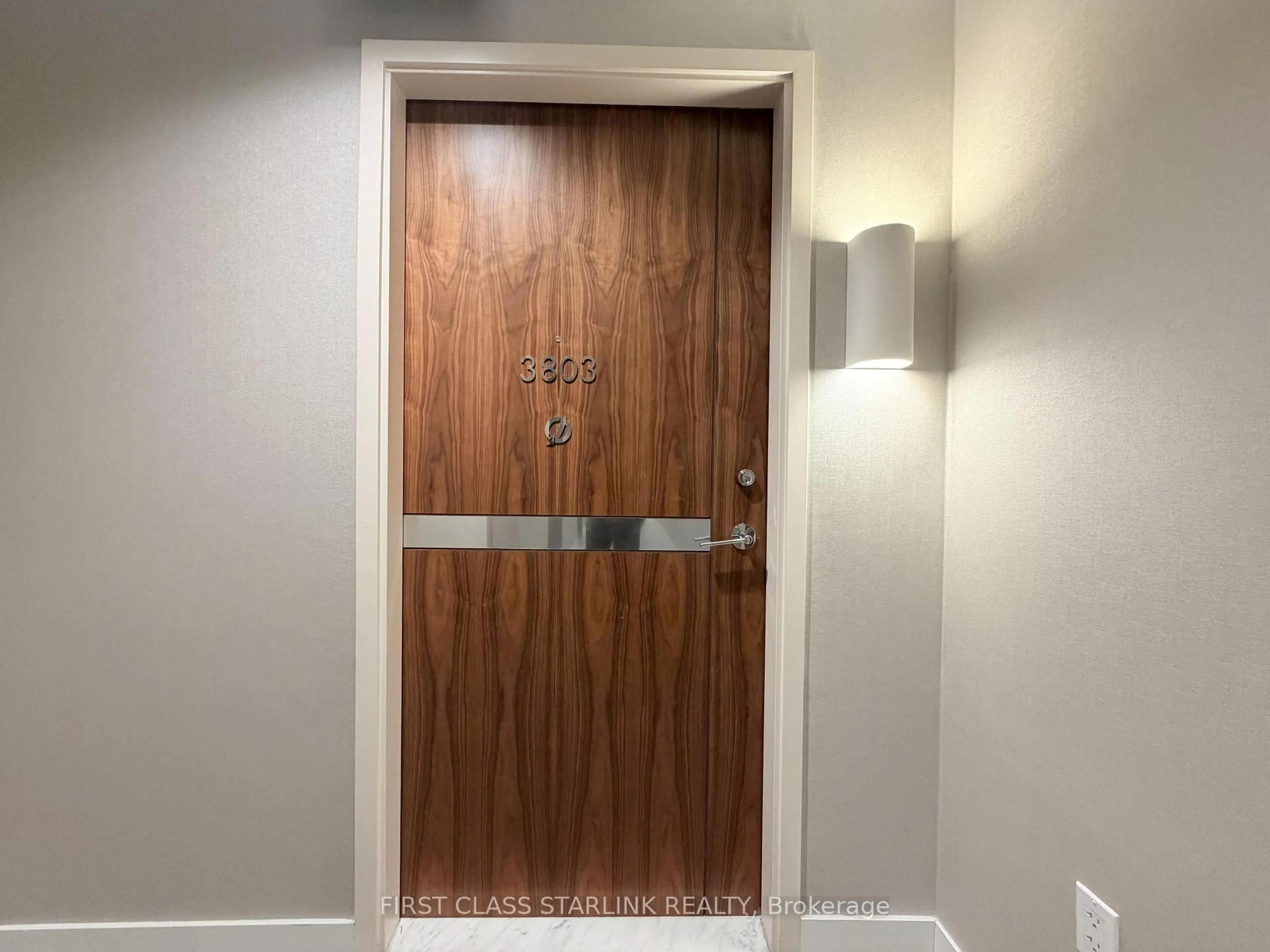 Indoor entryway for 85 Mcmahon Dr #3803, Toronto Ontario M2K 0H1